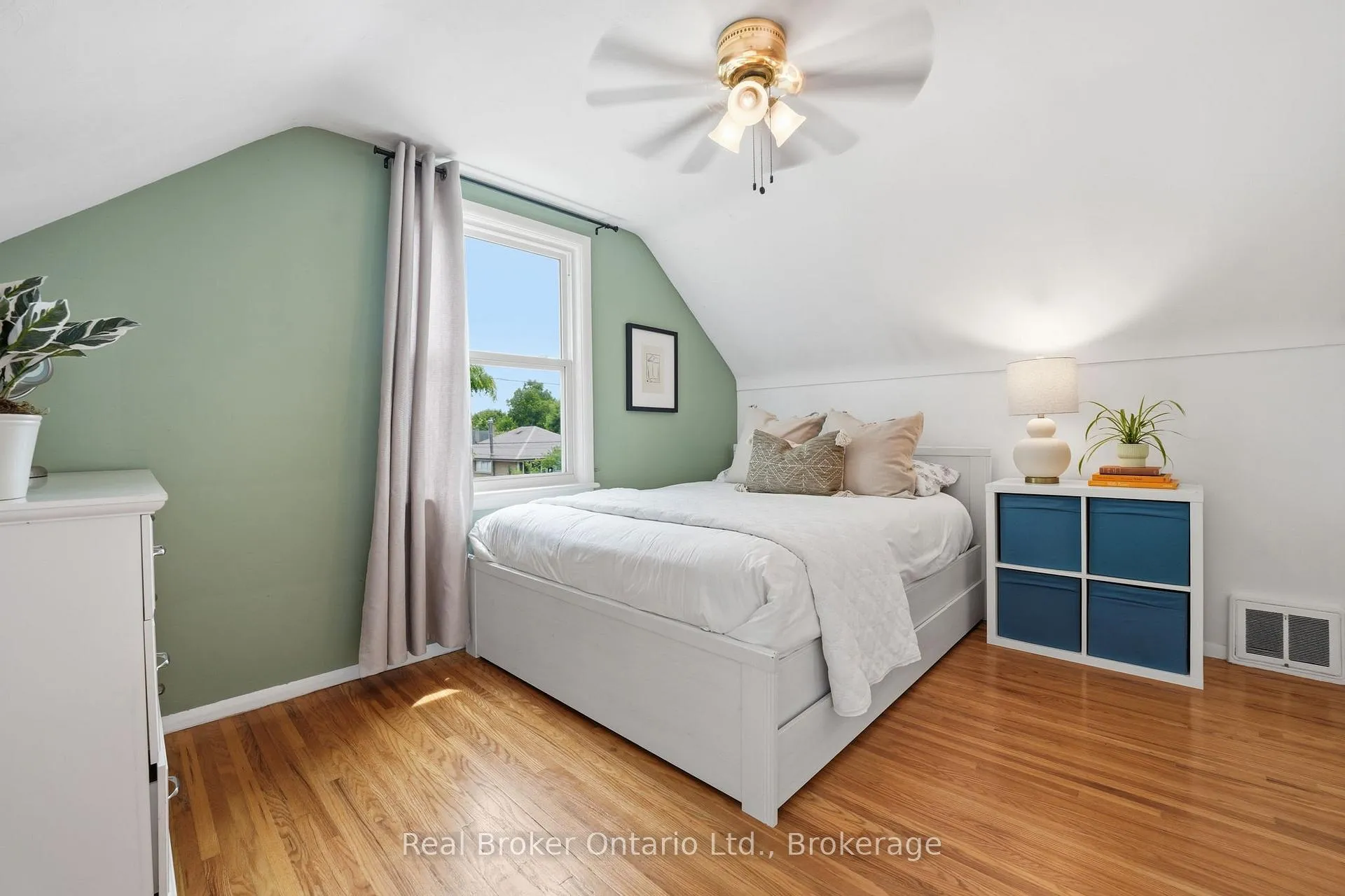 Photo 24 of 1 Janis Court, Hamilton, Dundas — HOMEH