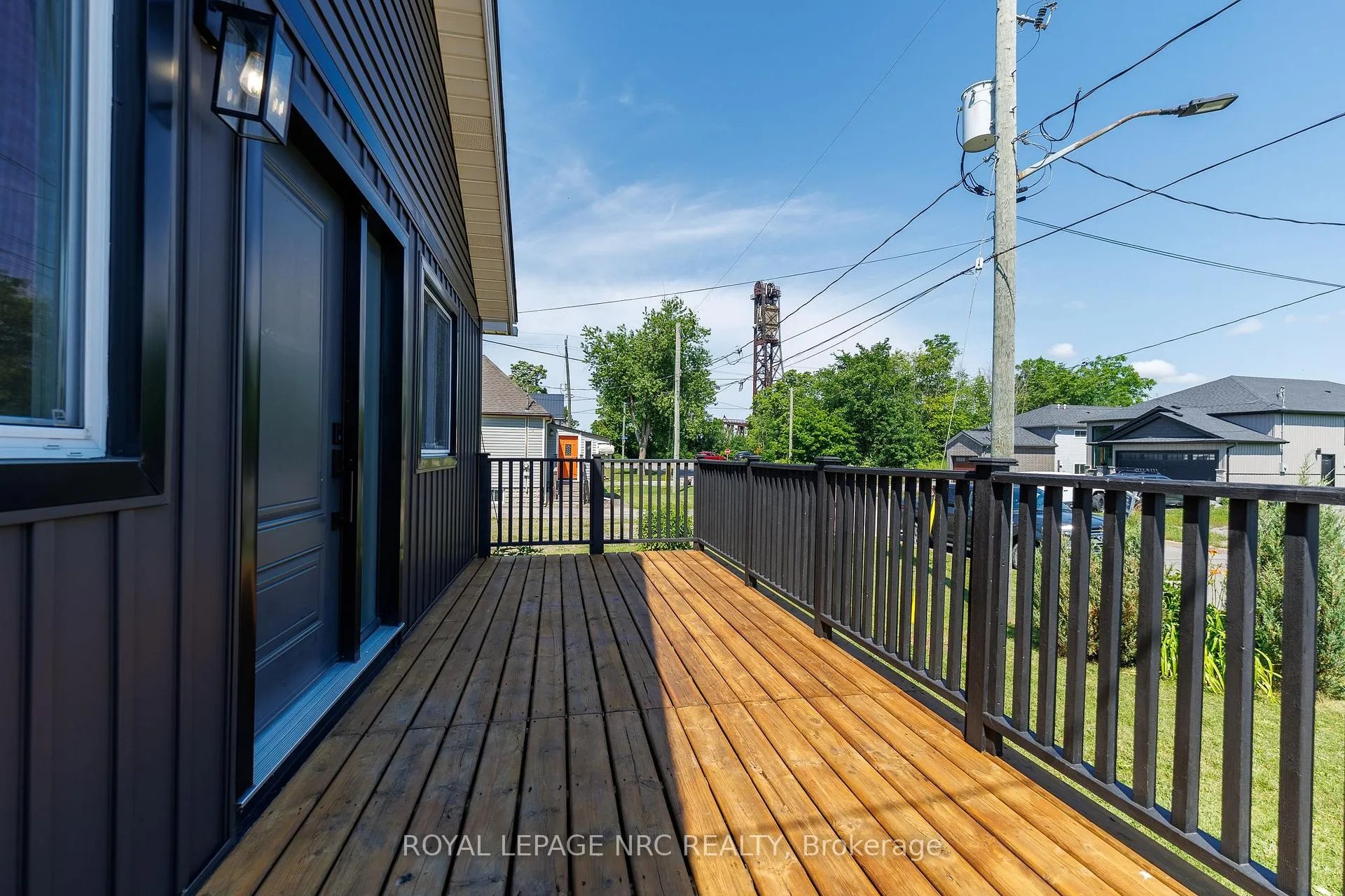 Photo 4 of 21 Huron Street, Welland, Dain City — HOMEH