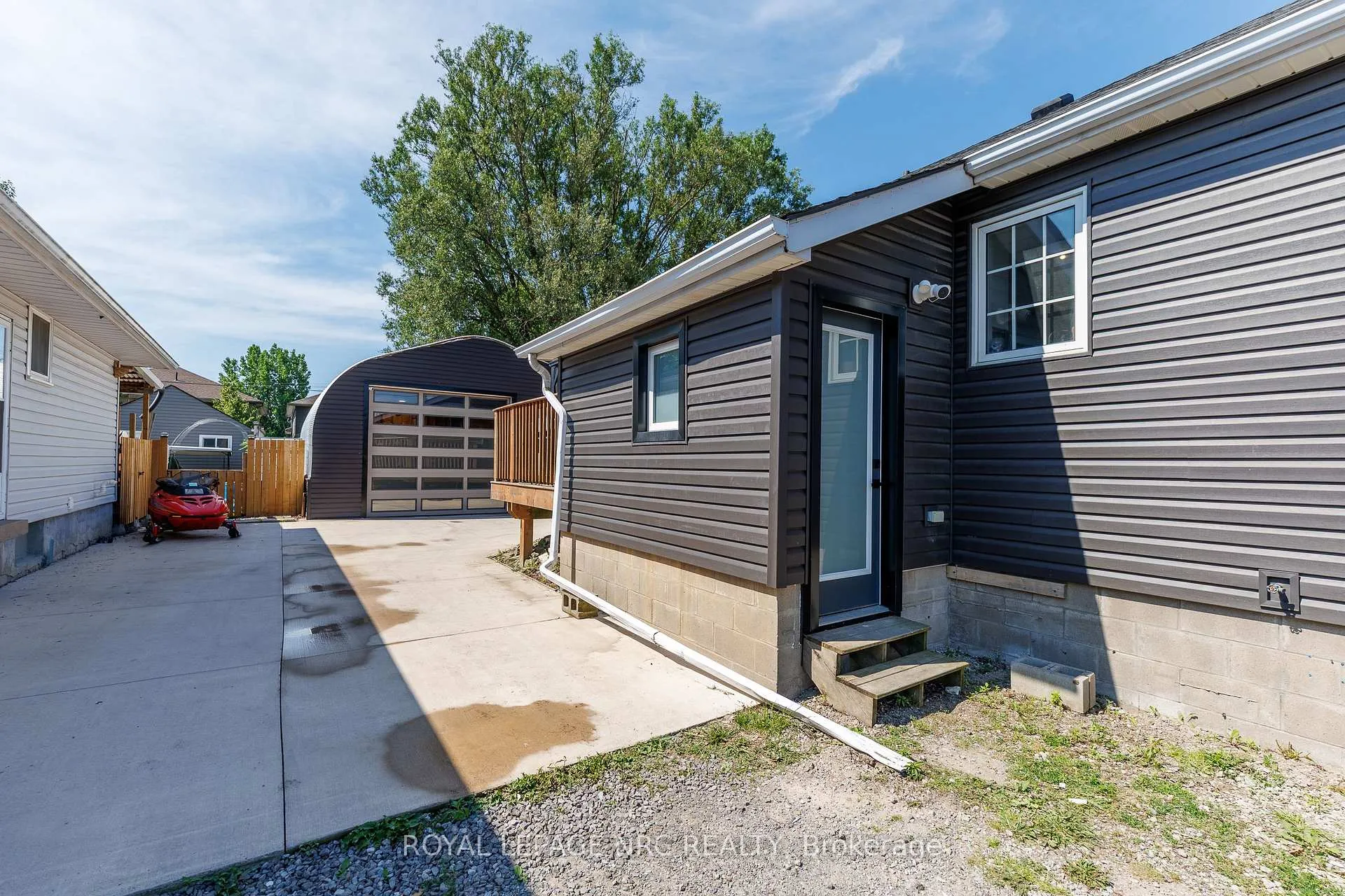Photo 5 of 21 Huron Street, Welland, Dain City — HOMEH