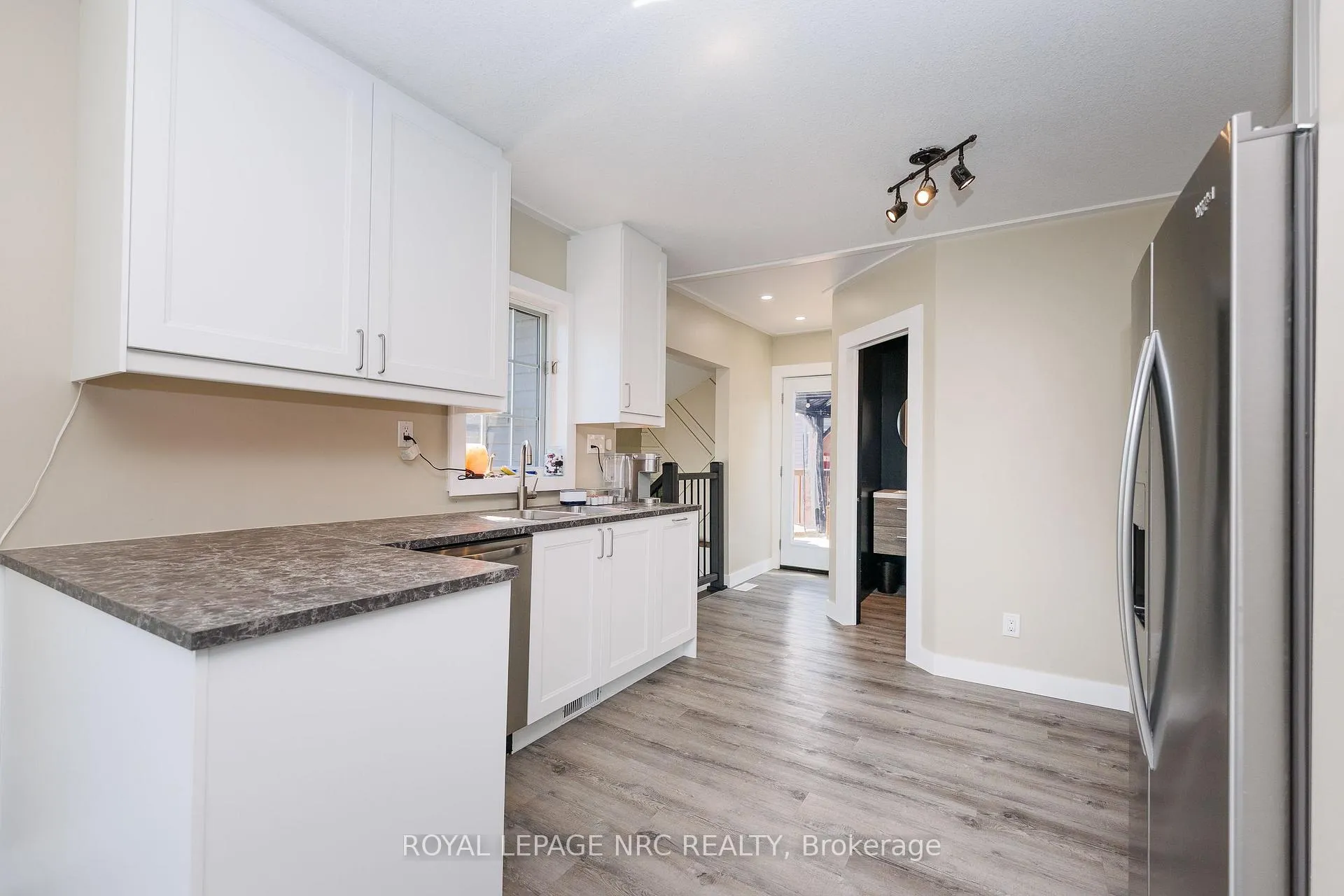 Photo 13 of 21 Huron Street, Welland, Dain City — HOMEH