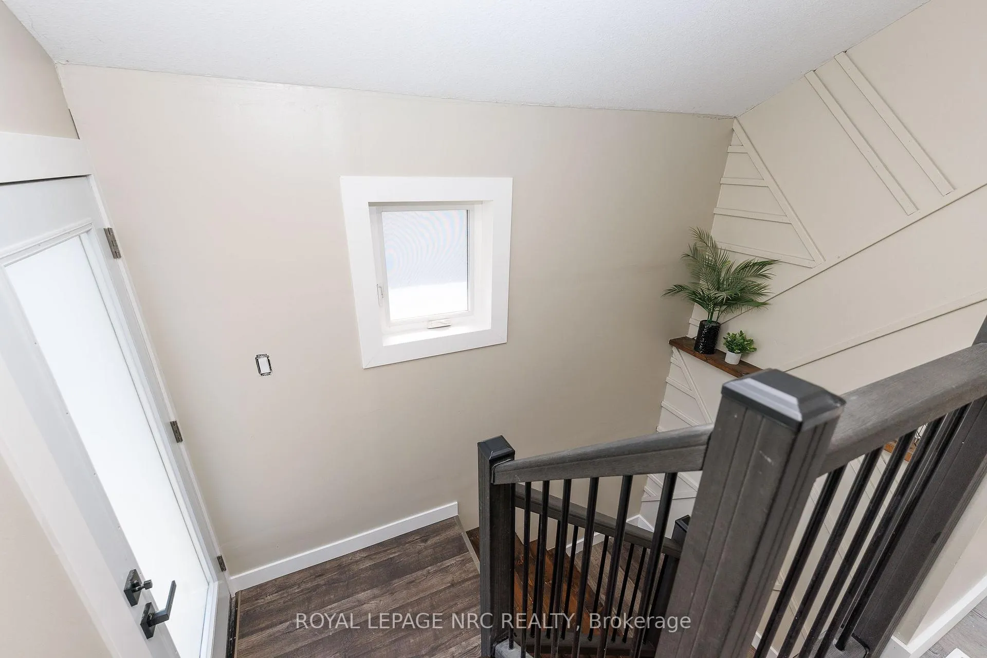 Photo 16 of 21 Huron Street, Welland, Dain City — HOMEH