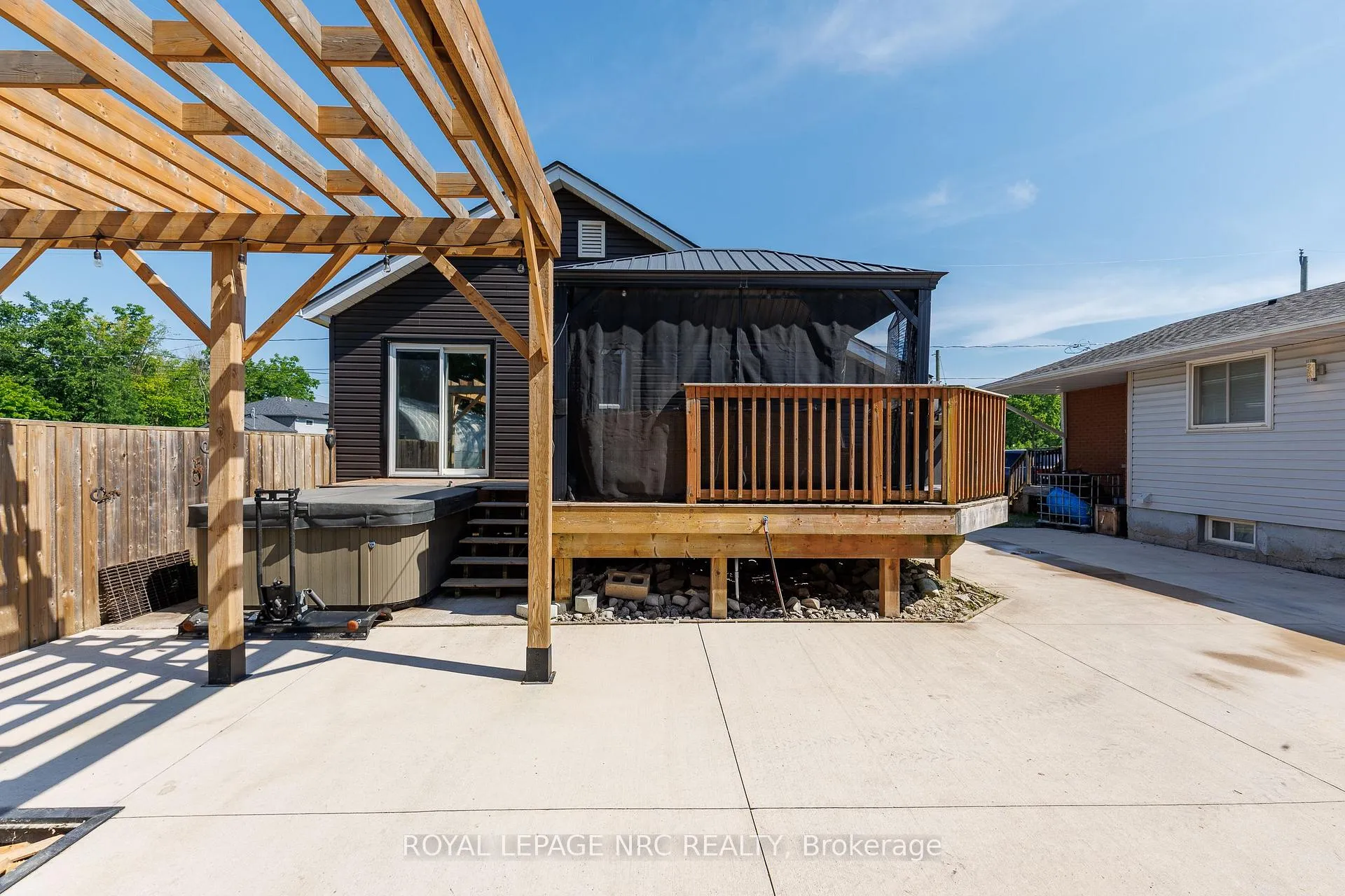 Photo 26 of 21 Huron Street, Welland, Dain City — HOMEH