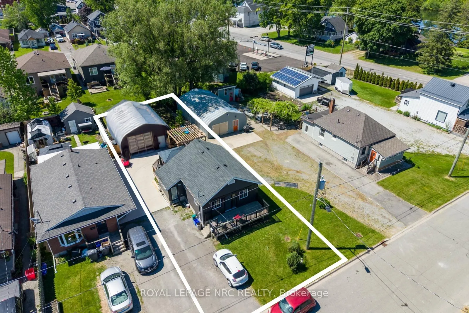 Photo 35 of 21 Huron Street, Welland, Dain City — HOMEH