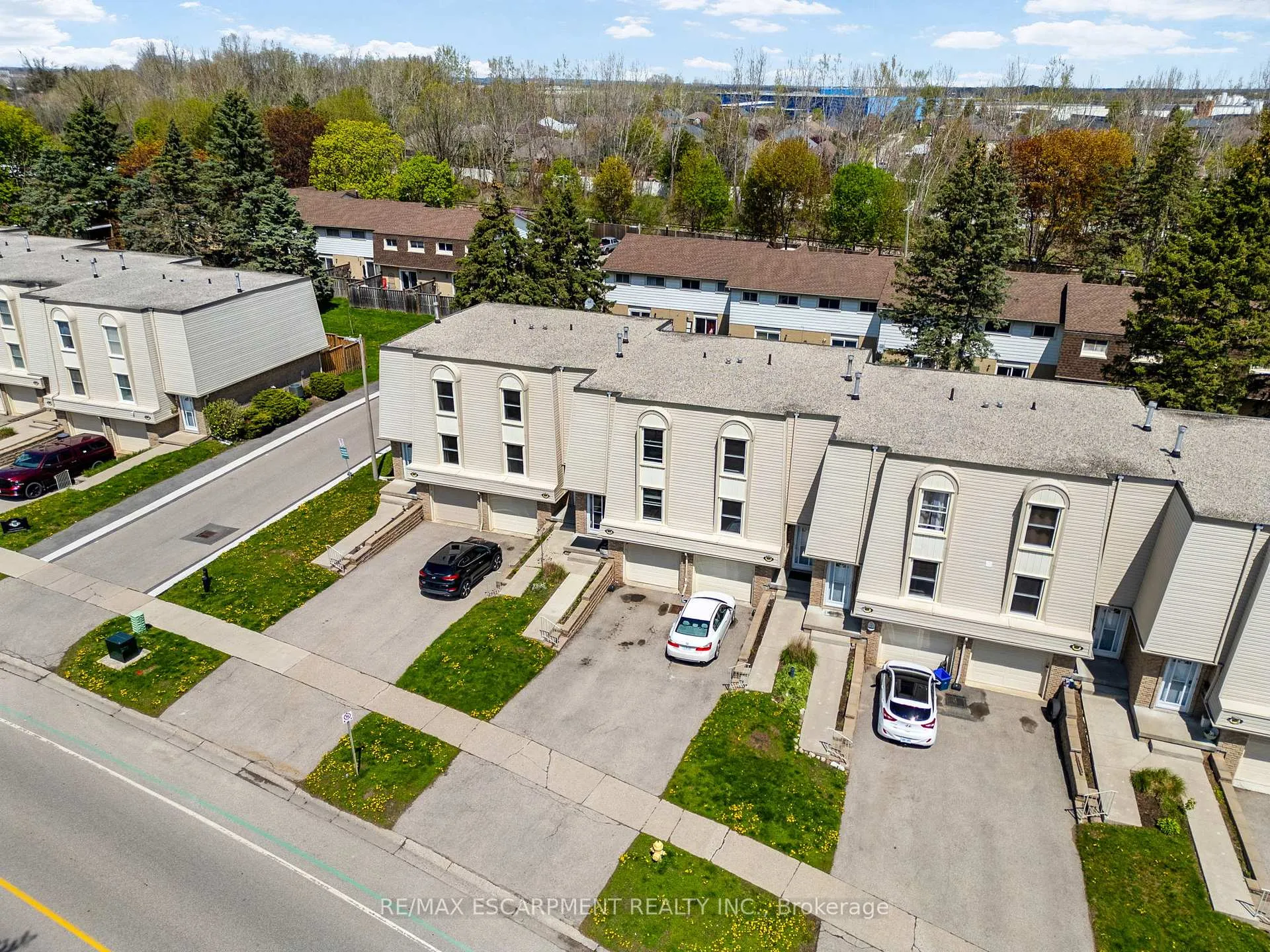Photo 6 of Unit C, 662 Grey Street, Brantford, Echo Place — HOMEH