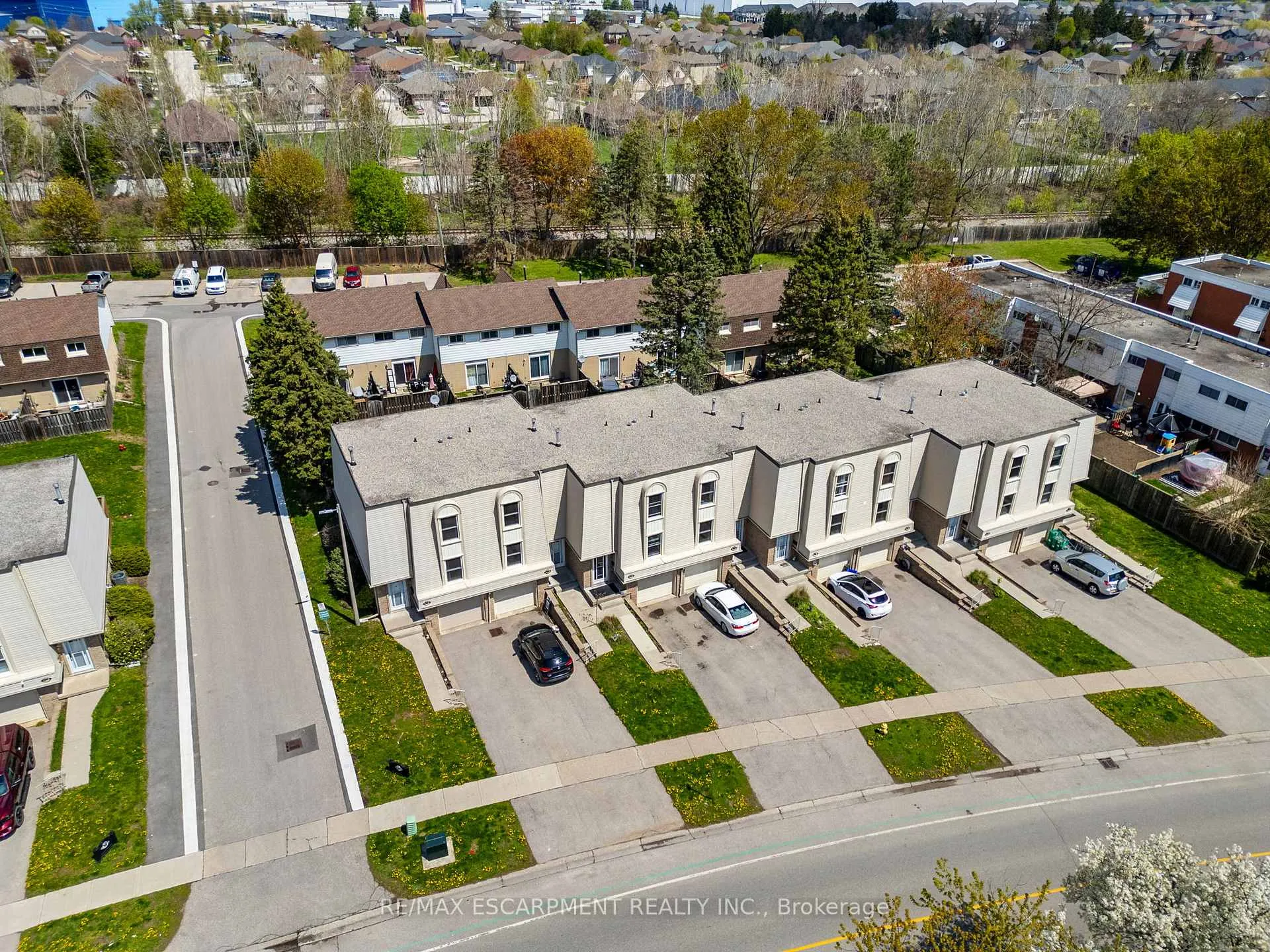Photo 7 of Unit C, 662 Grey Street, Brantford, Echo Place — HOMEH