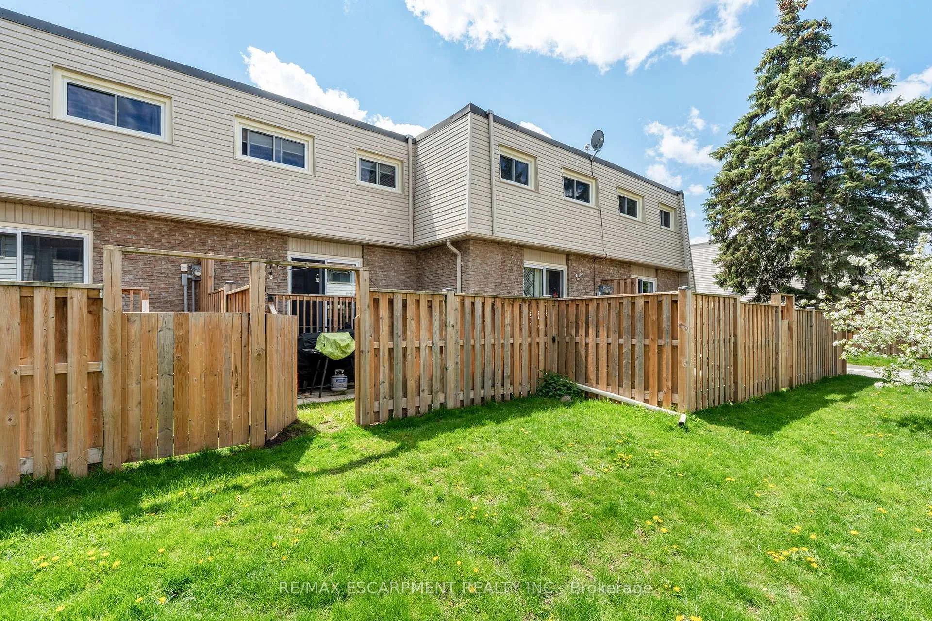 Photo 38 of Unit C, 662 Grey Street, Brantford, Echo Place — HOMEH