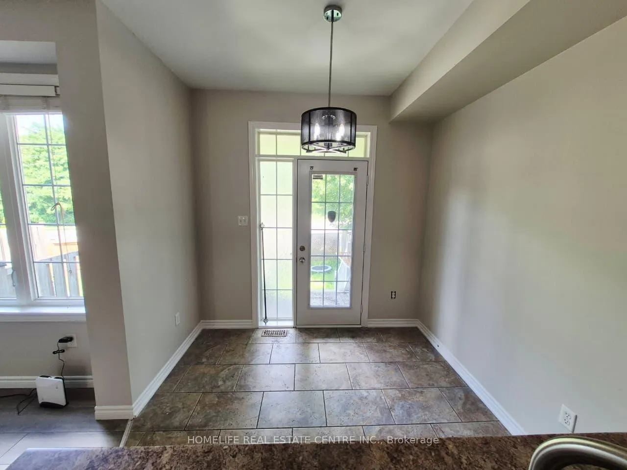 Photo 3 of Unit 41, 21 Diana Avenue, Brantford, Shellard Lane — HOMEH