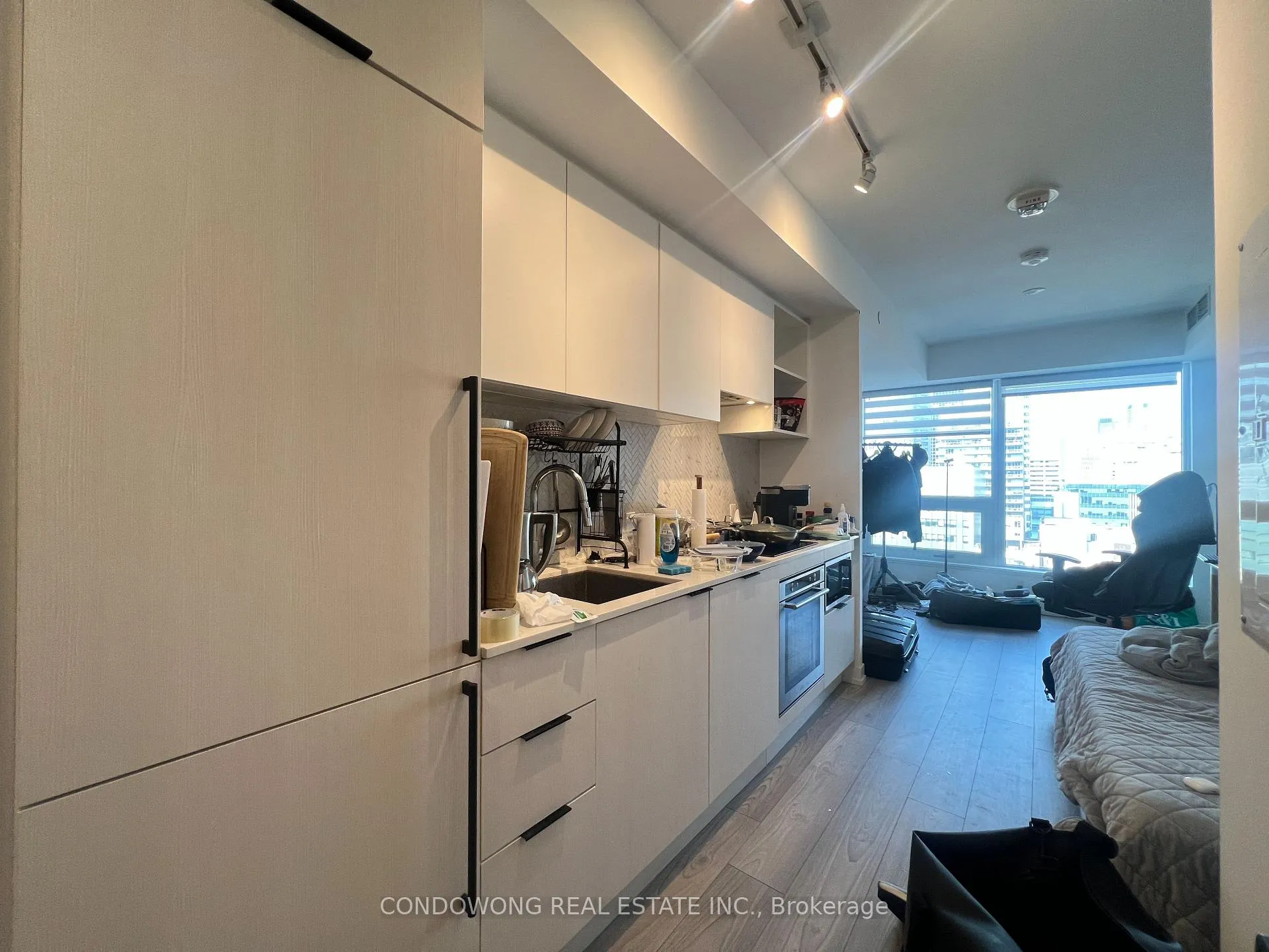 Front of Unit 1607, 82 Dalhousie Street
