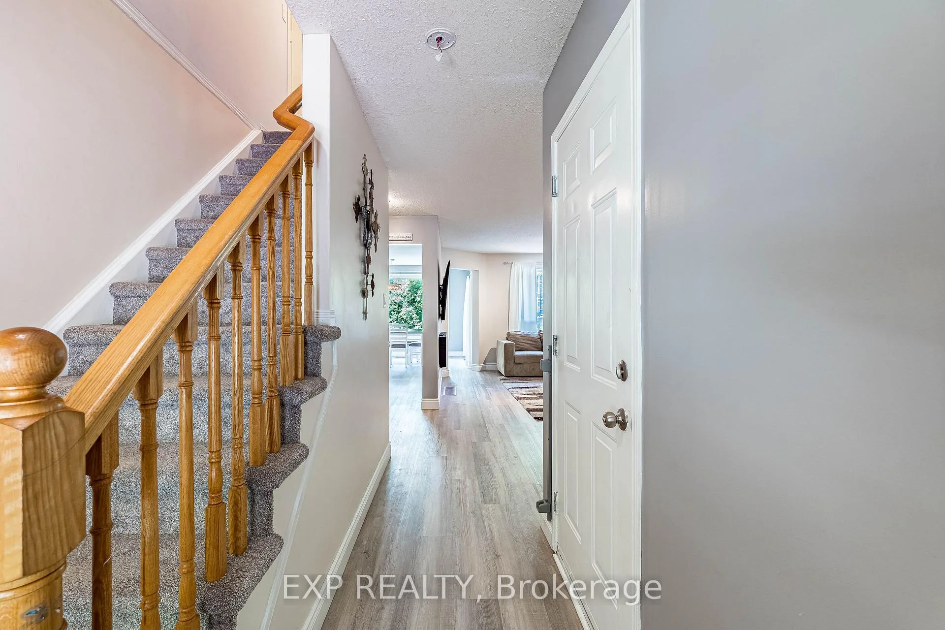 Photo 4 of 63 Wood Grove Crescent, Cambridge — HOMEH