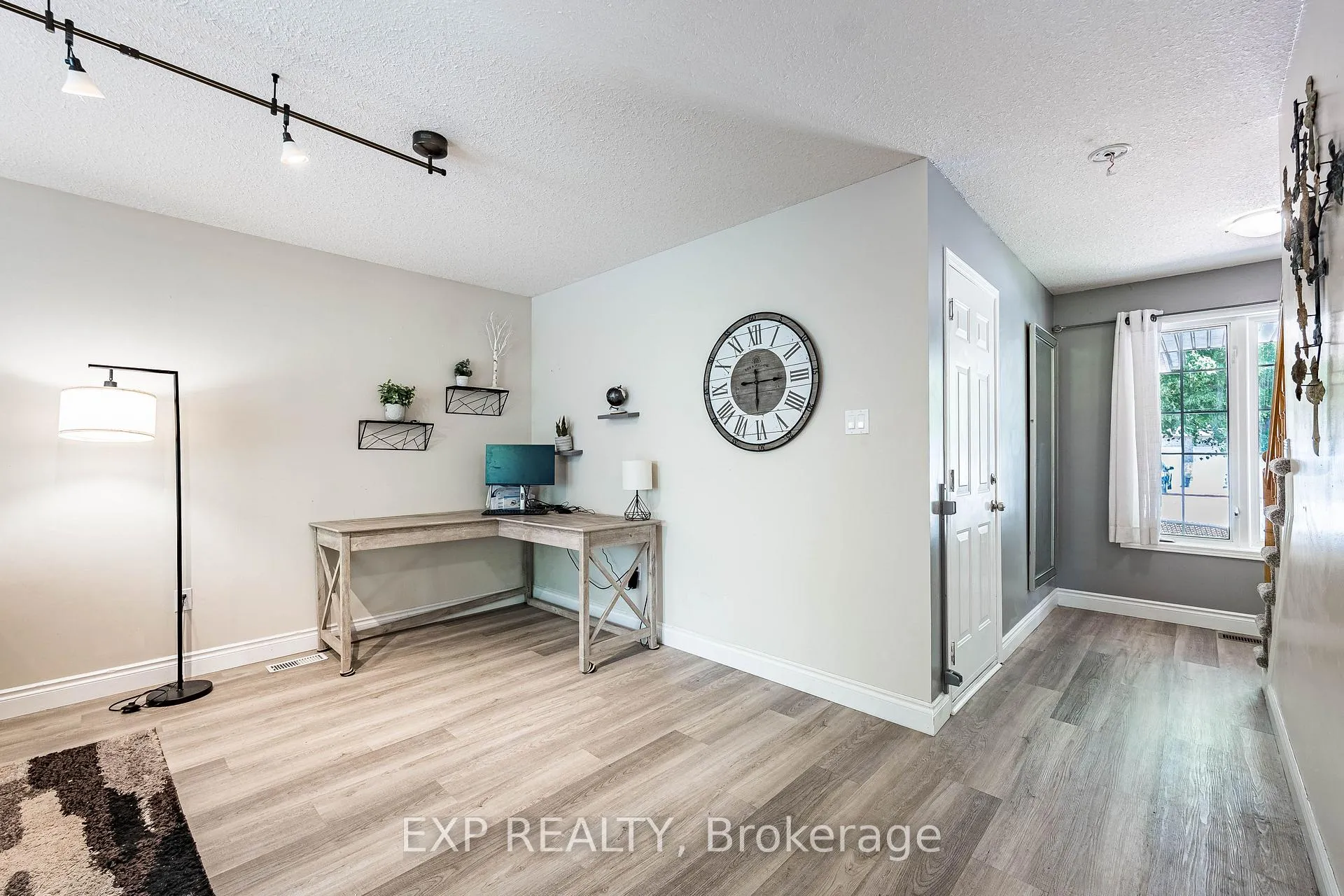 Photo 9 of 63 Wood Grove Crescent, Cambridge — HOMEH