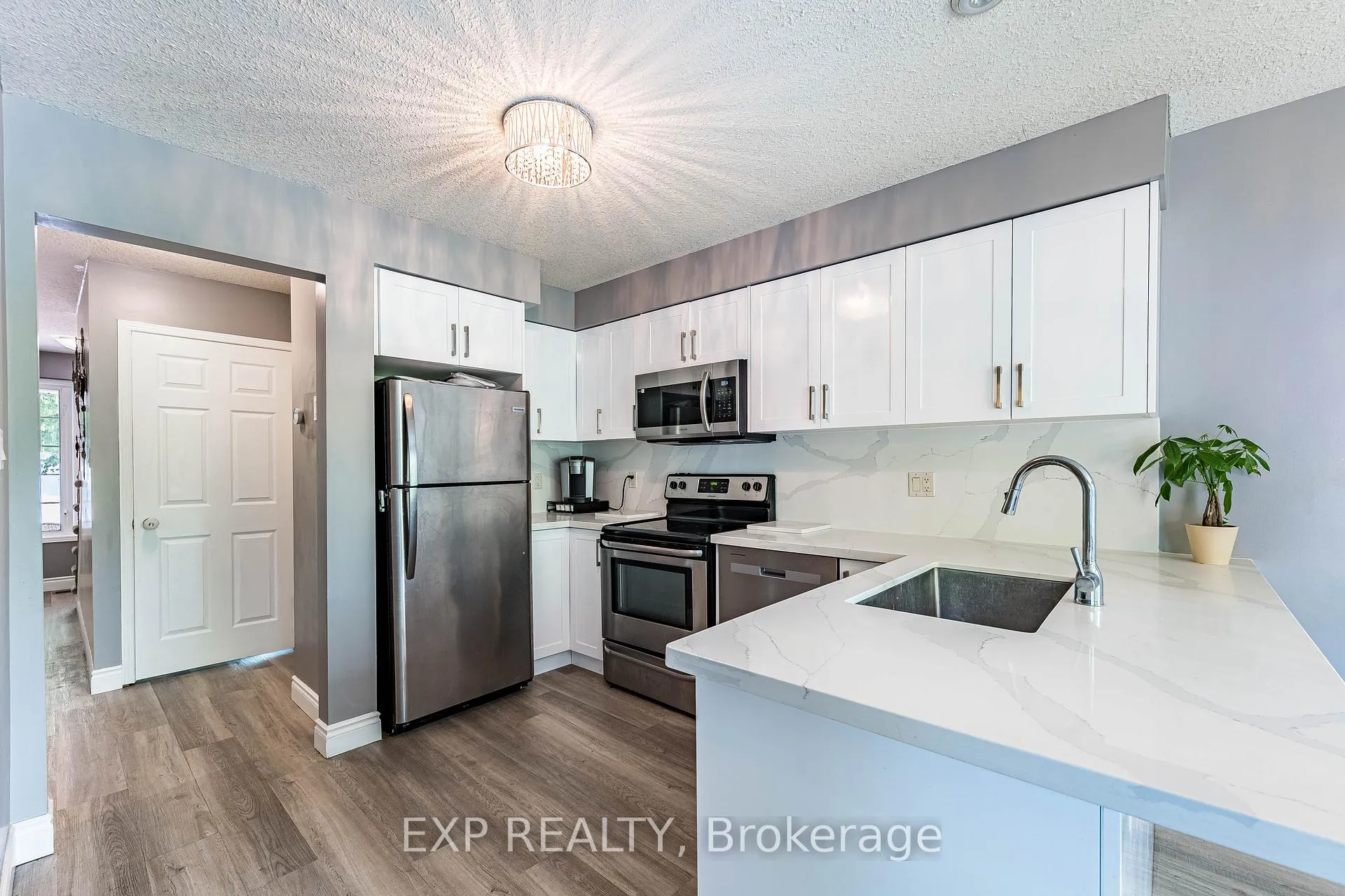 Photo 10 of 63 Wood Grove Crescent, Cambridge — HOMEH