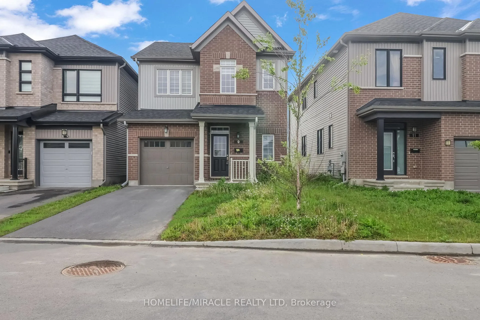 Photo 2 of 9 Tolchaco Court, Ottawa, Barrhaven - Half Moon Bay — HOMEH
