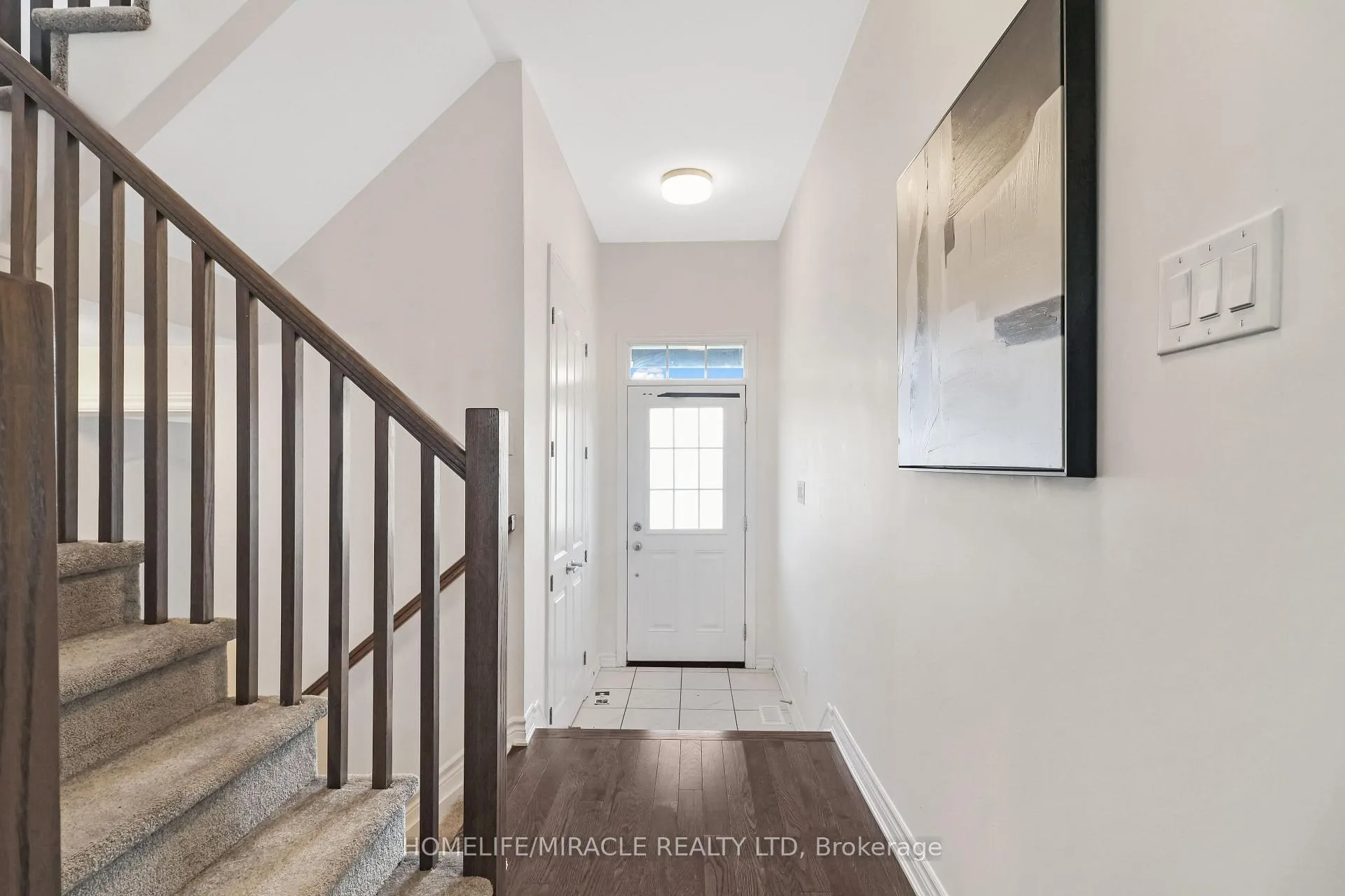 Photo 4 of 9 Tolchaco Court, Ottawa, Barrhaven - Half Moon Bay — HOMEH