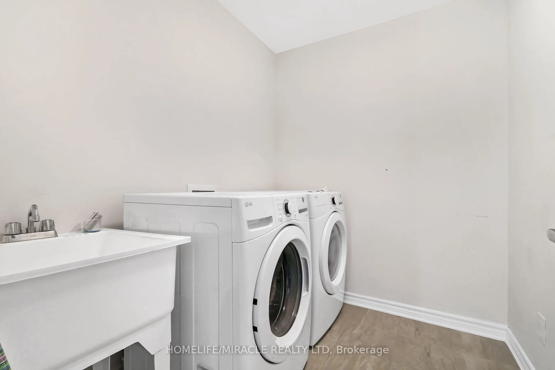 Photo 33 of 9 Tolchaco Court, Ottawa, Barrhaven - Half Moon Bay — HOMEH