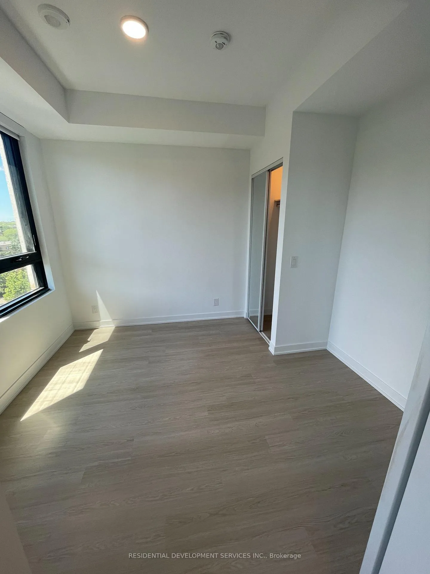 Photo 7 of Unit 810, 699 Sheppard Avenue E, North York, Bayview Village — HOMEH