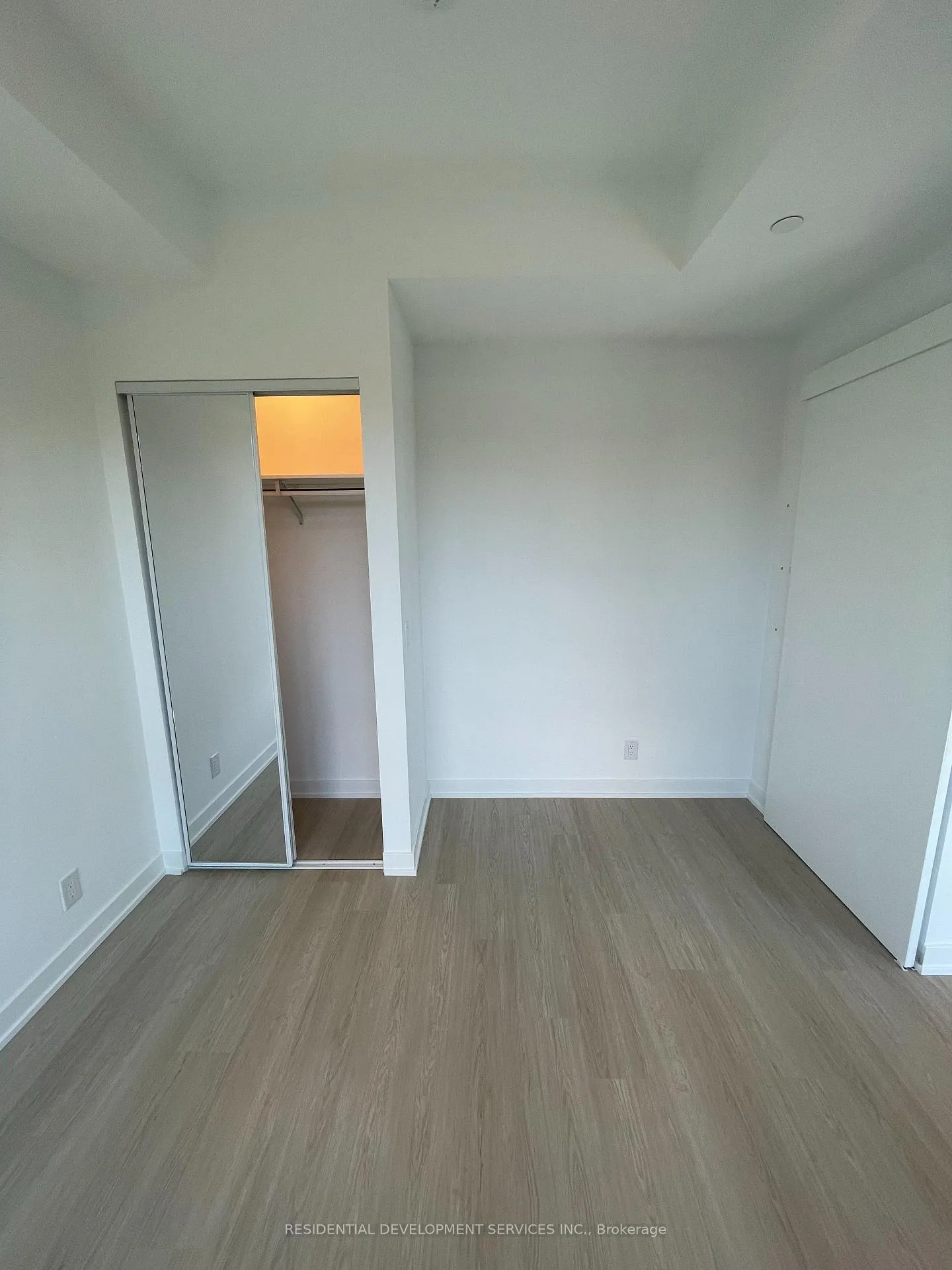 Photo 8 of Unit 810, 699 Sheppard Avenue E, North York, Bayview Village — HOMEH