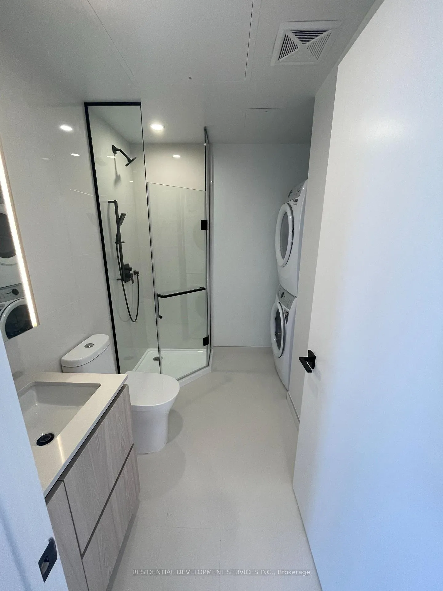 Photo 9 of Unit 810, 699 Sheppard Avenue E, North York, Bayview Village — HOMEH