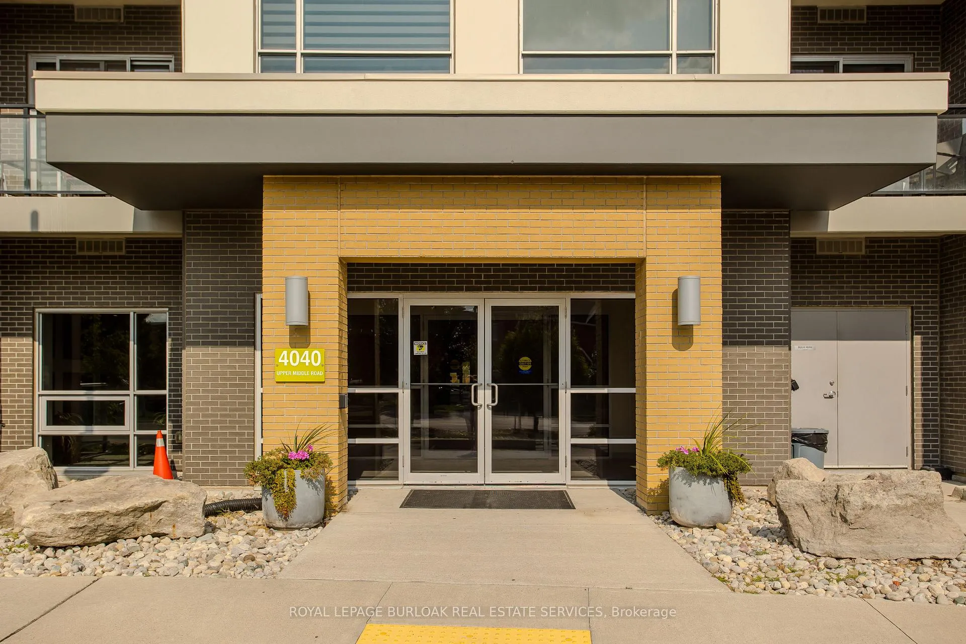 Photo 4 of Unit 117, 4040 Upper Middle Road, Burlington, Tansley — HOMEH
