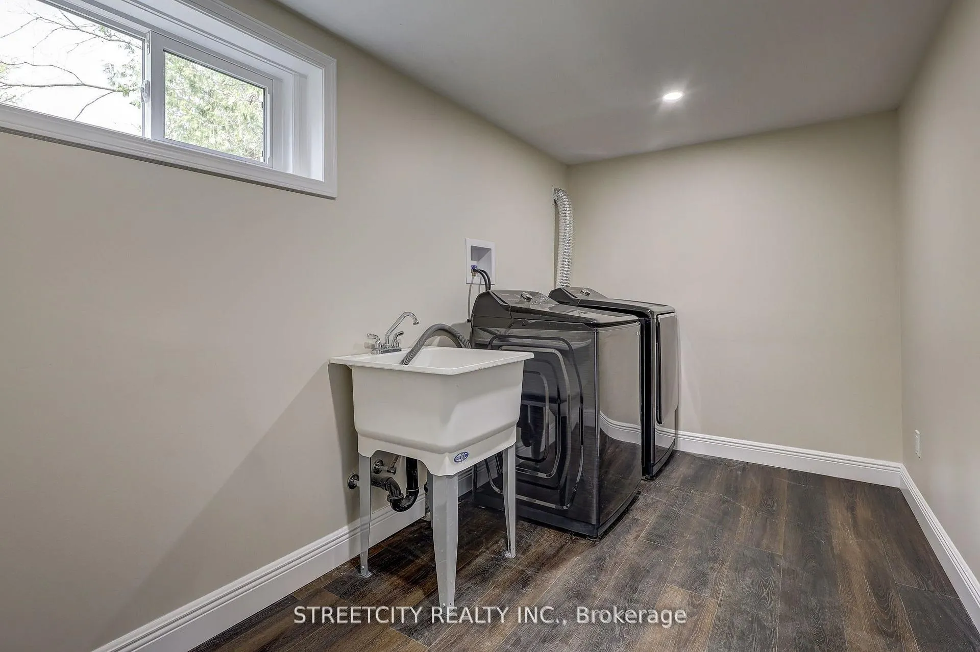 Photo 33 of 10 Vineden Drive, Central Elgin, Lynhurst — HOMEH
