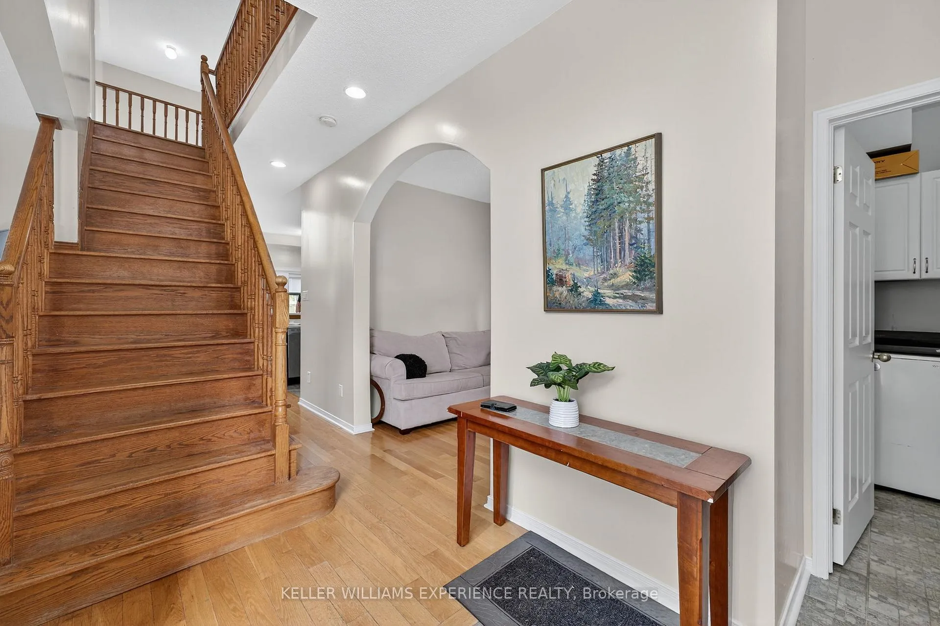 Photo 6 of 124 Tunbridge Road, Barrie, Georgian Drive — HOMEH