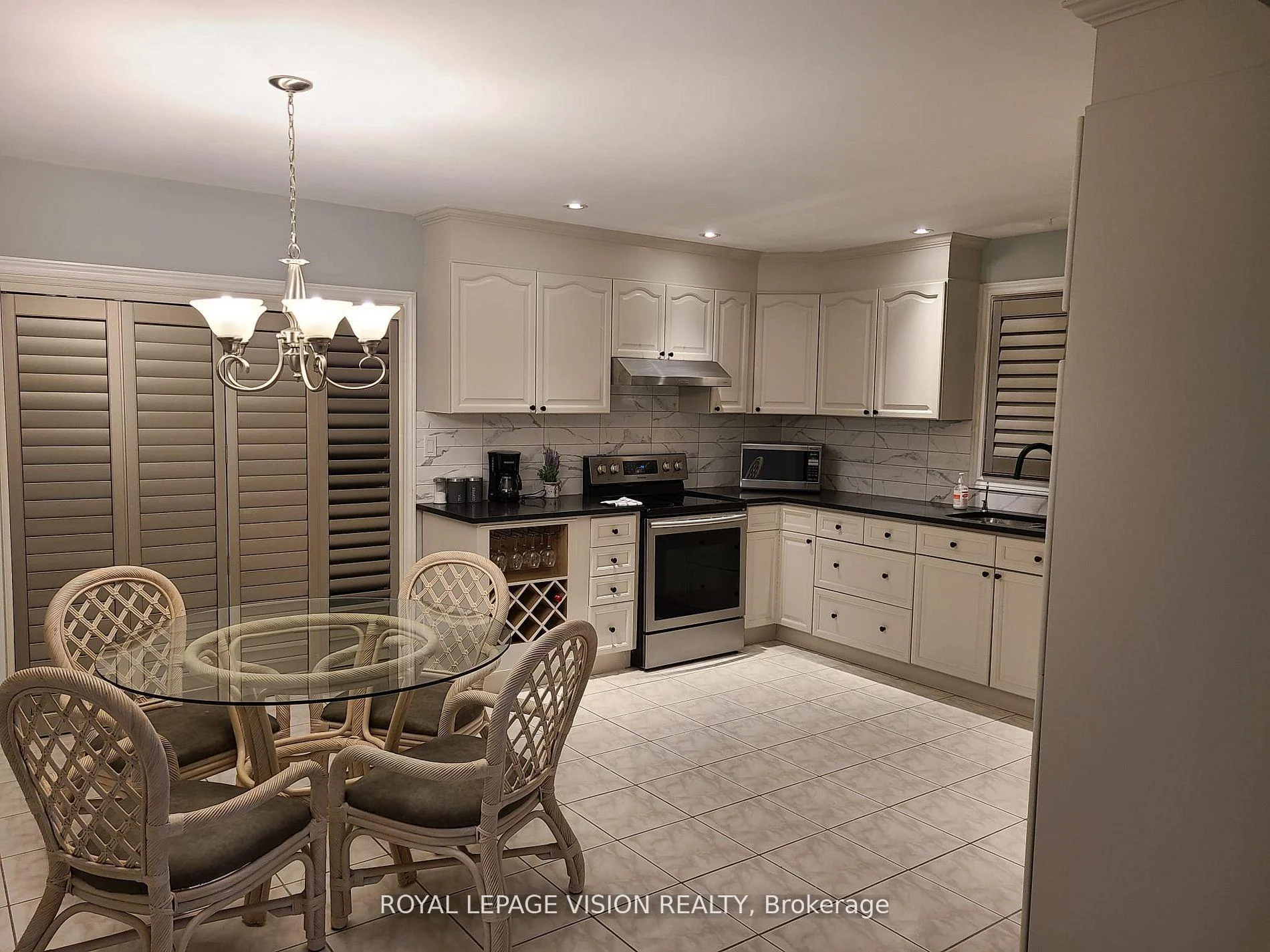 Photo 8 of Unit Main, 8001 Woodsview Crescent, Niagara Falls, Ascot — HOMEH