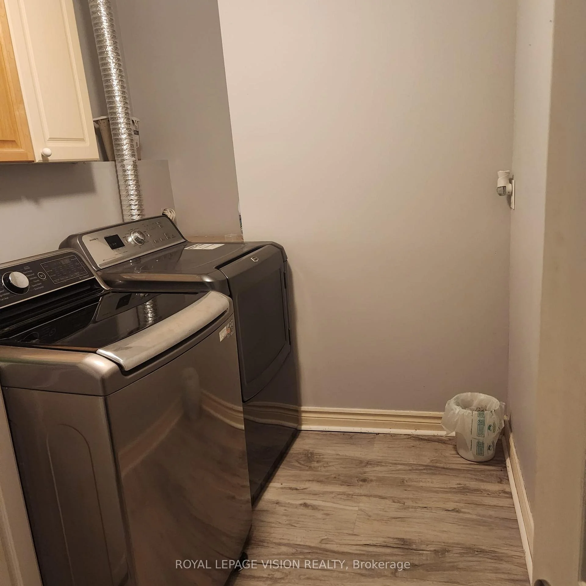 Photo 16 of Unit Main, 8001 Woodsview Crescent, Niagara Falls, Ascot — HOMEH