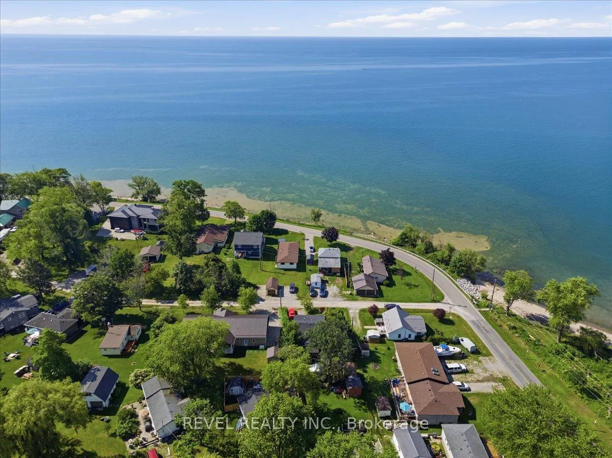 Photo 3 of 13 Winger Drive, Haldimand — HOMEH