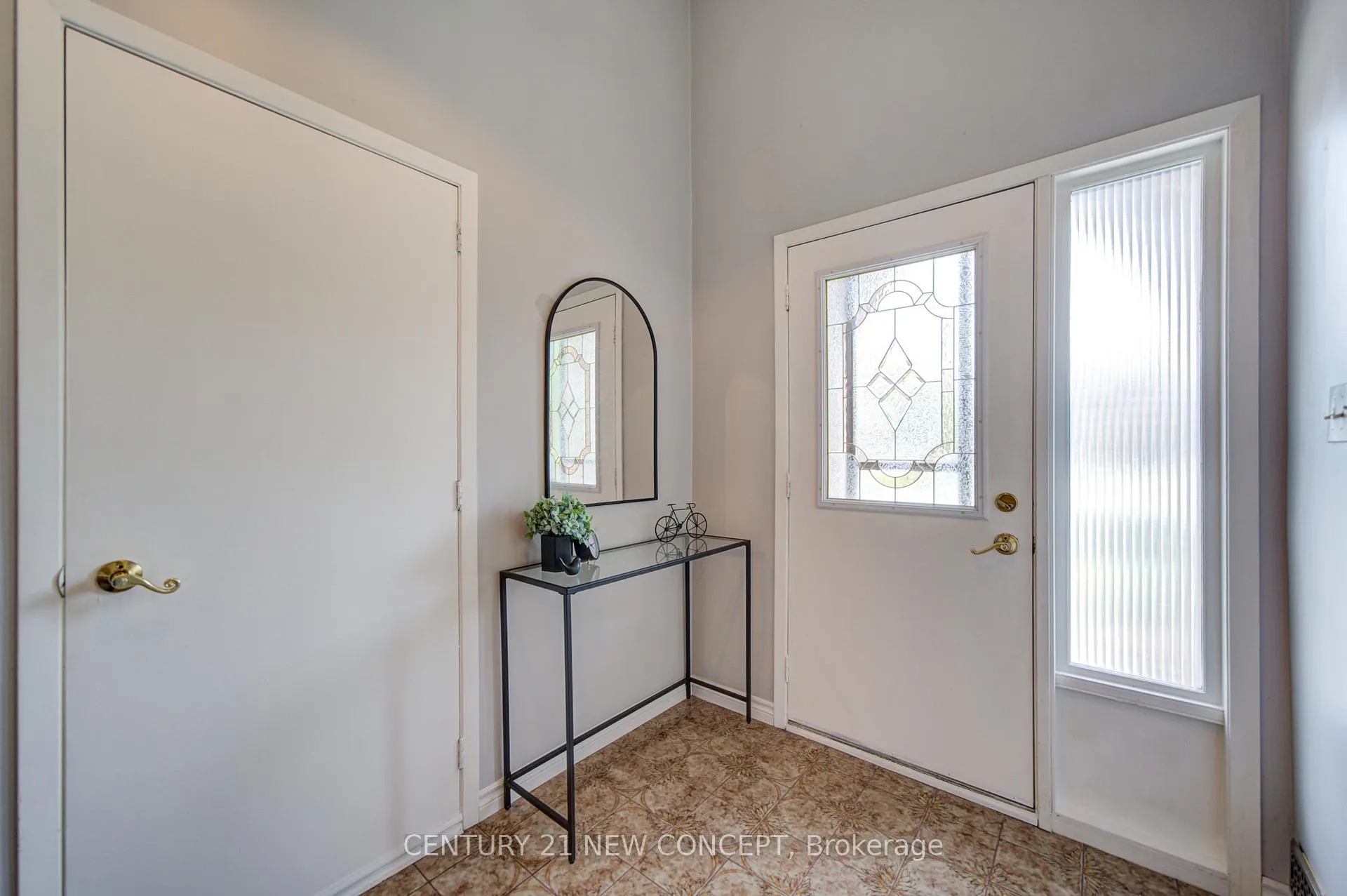 Photo 4 of Unit MAIN, 89 Greencedar Drive, Hamilton, Gurnett — HOMEH