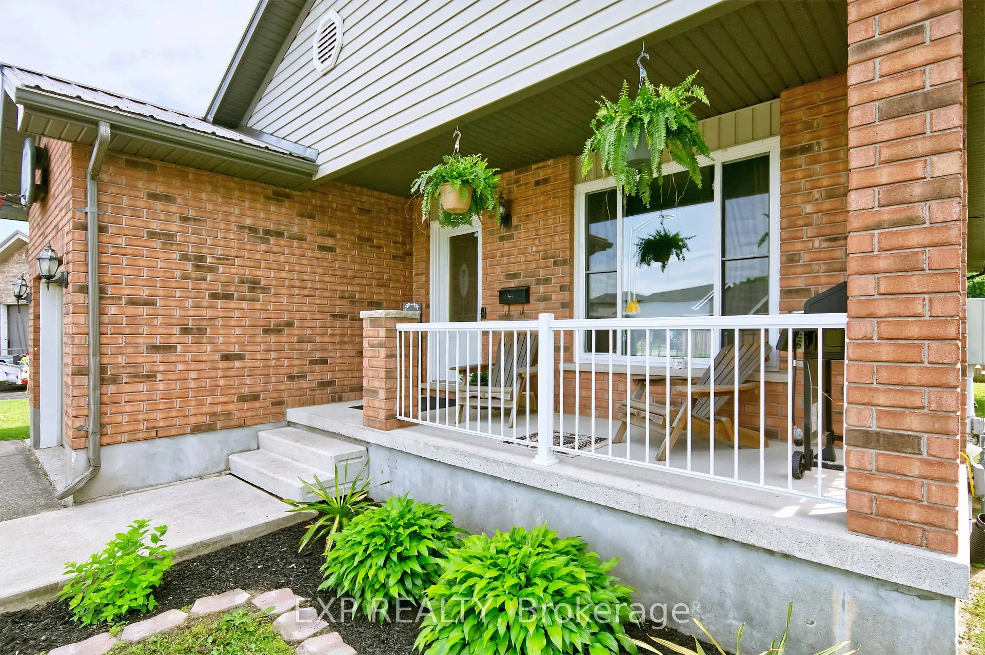 Photo 2 of 8 Rebecca Drive, Aylmer — HOMEH