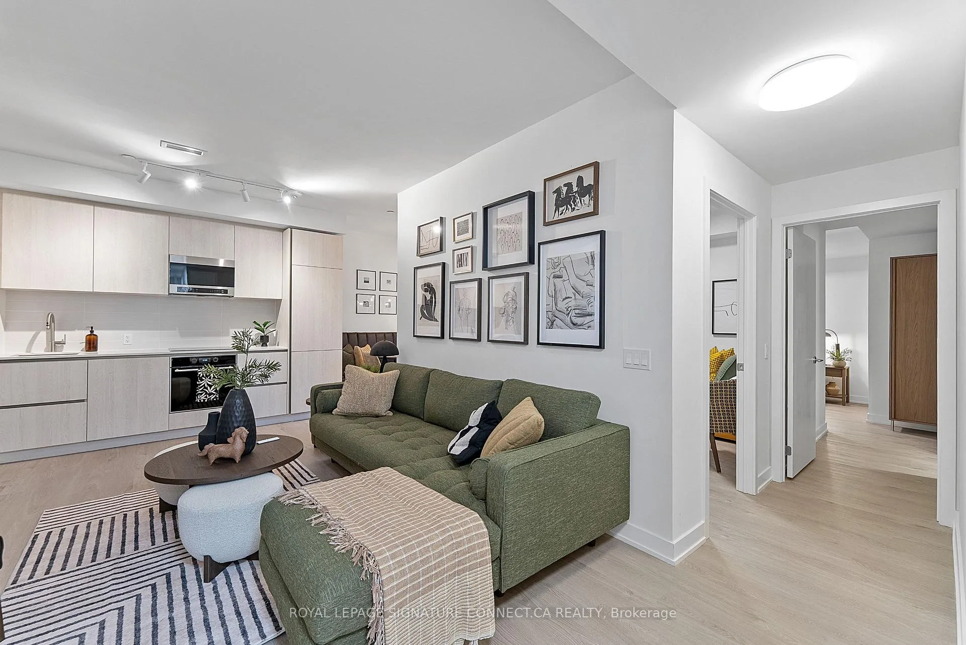 Photo 2 of Unit 415, 110 Broadway Avenue, Toronto, Mount Pleasant West — HOMEH