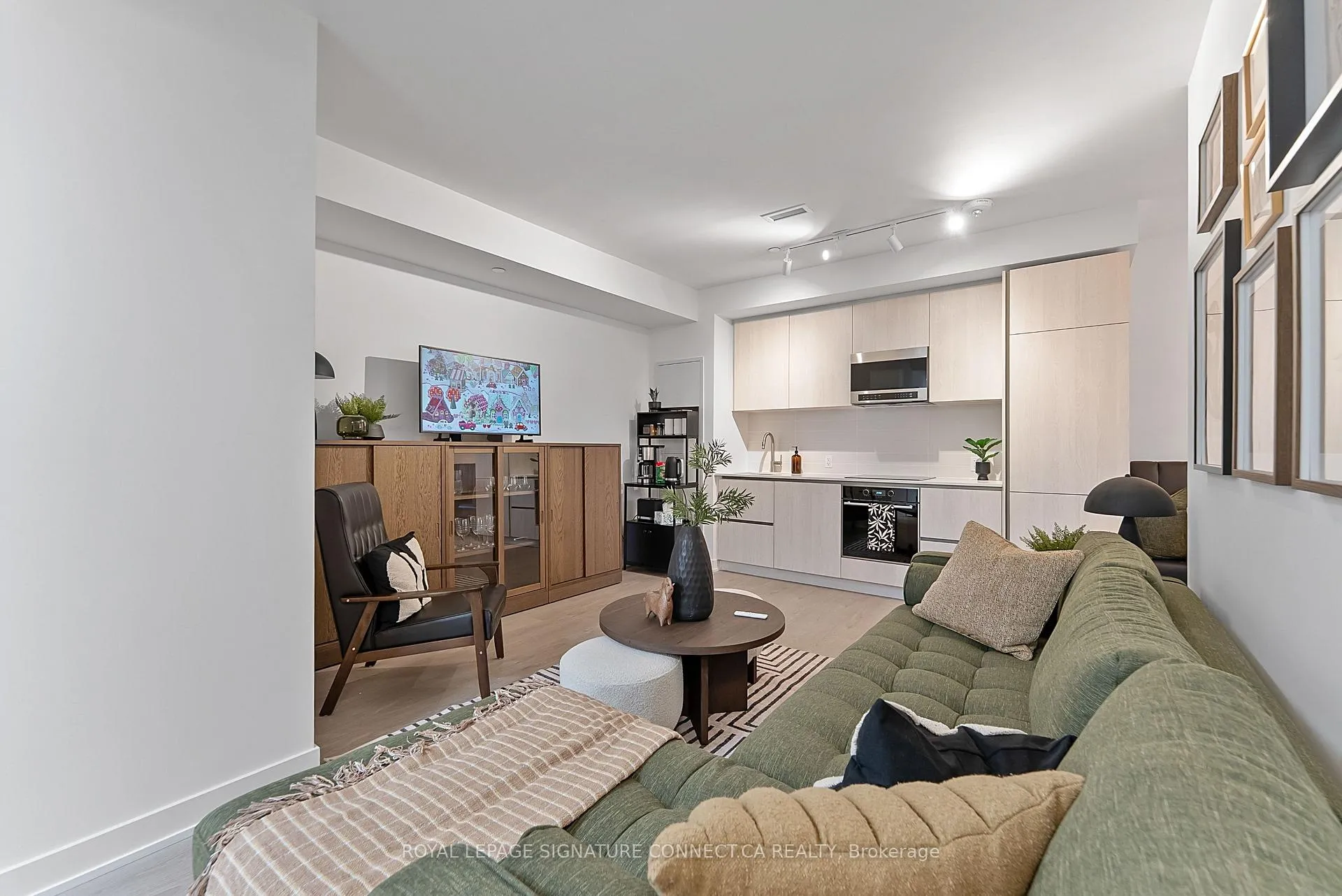 Photo 4 of Unit 415, 110 Broadway Avenue, Toronto, Mount Pleasant West — HOMEH