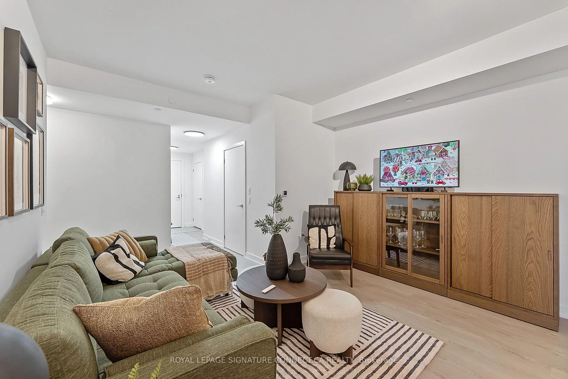 Photo 8 of Unit 415, 110 Broadway Avenue, Toronto, Mount Pleasant West — HOMEH