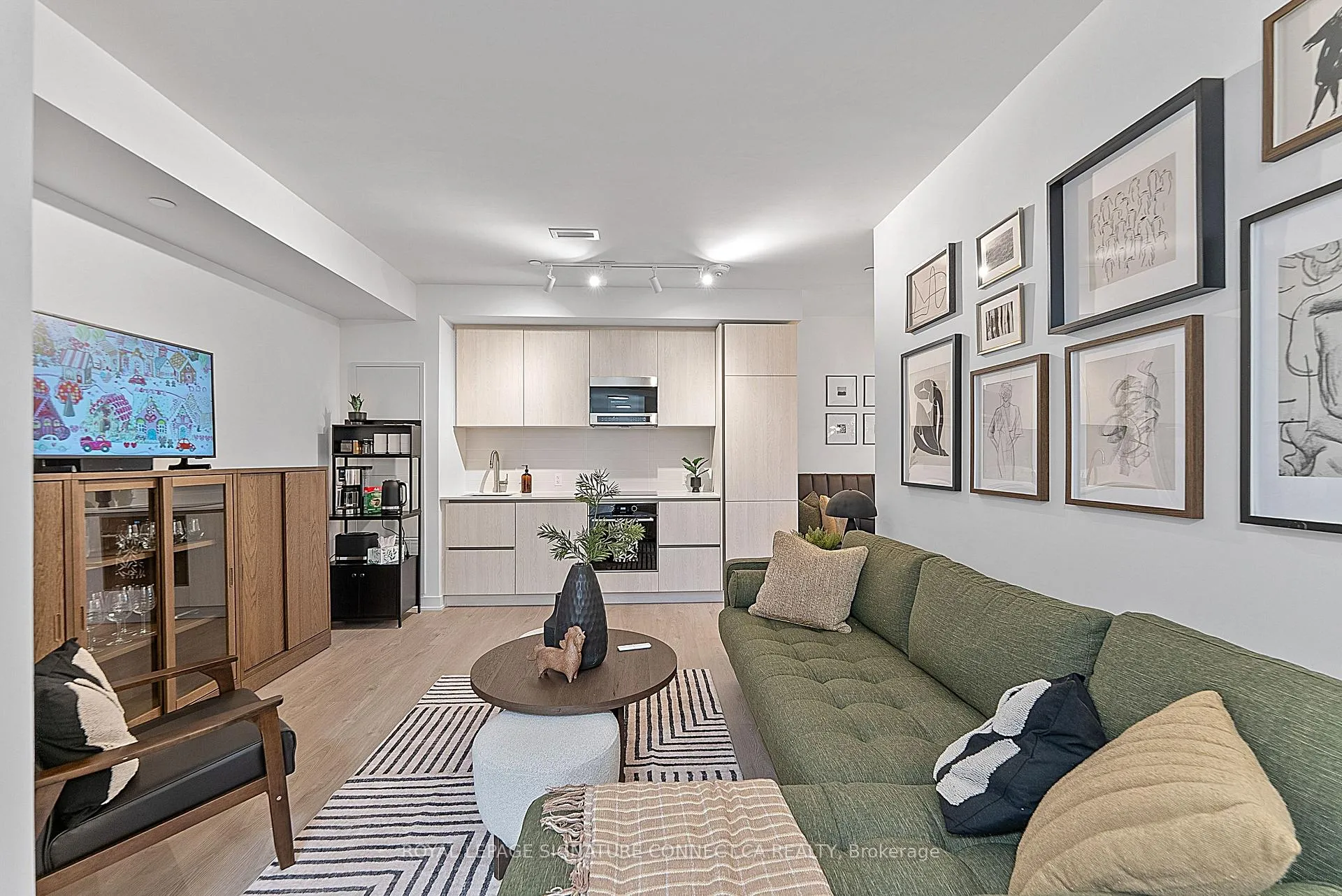 Photo 9 of Unit 415, 110 Broadway Avenue, Toronto, Mount Pleasant West — HOMEH