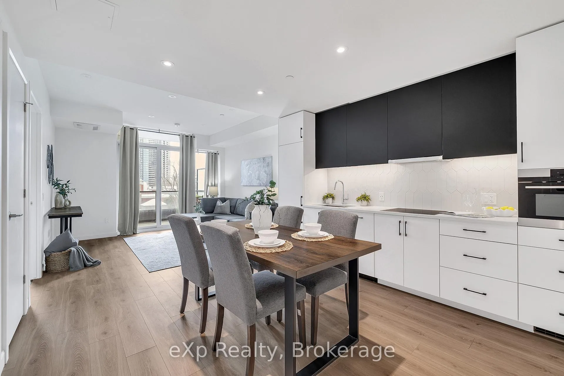 Photo 2 of Unit 306, 741 King Street W, Kitchener, KW Hospital — HOMEH
