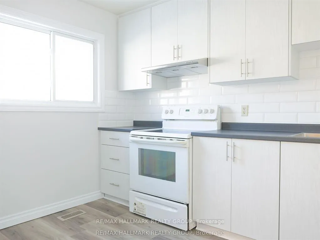 Photo 4 of Unit 122, 2624 Pimlico Crescent, Ottawa, Emerald Woods/Sawmill Creek — HOMEH