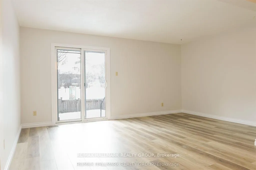 Photo 7 of Unit 122, 2624 Pimlico Crescent, Ottawa, Emerald Woods/Sawmill Creek — HOMEH