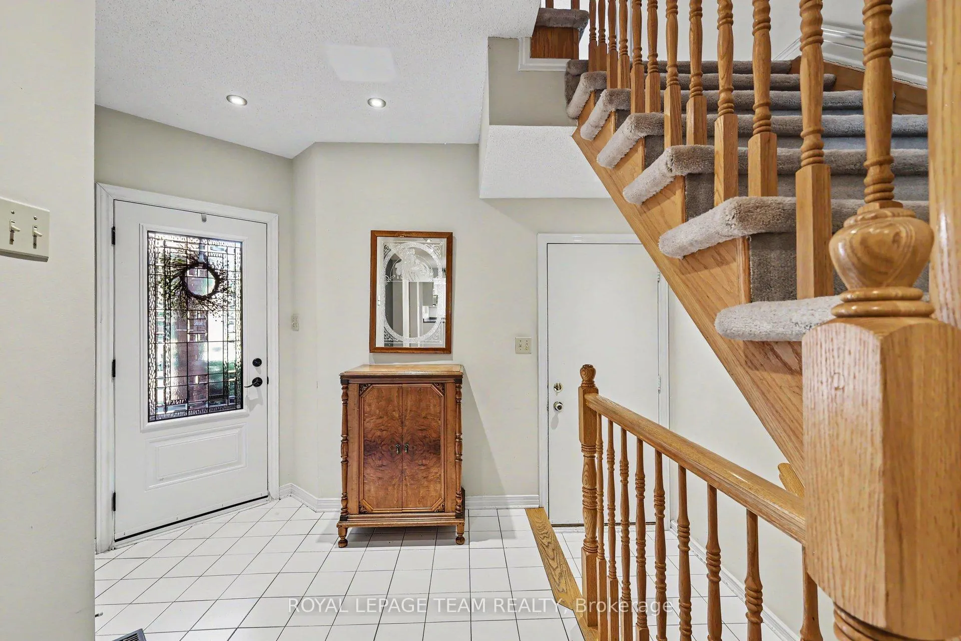 Photo 3 of 86 Winnegreen Court, Ottawa, Hunt Club Park — HOMEH