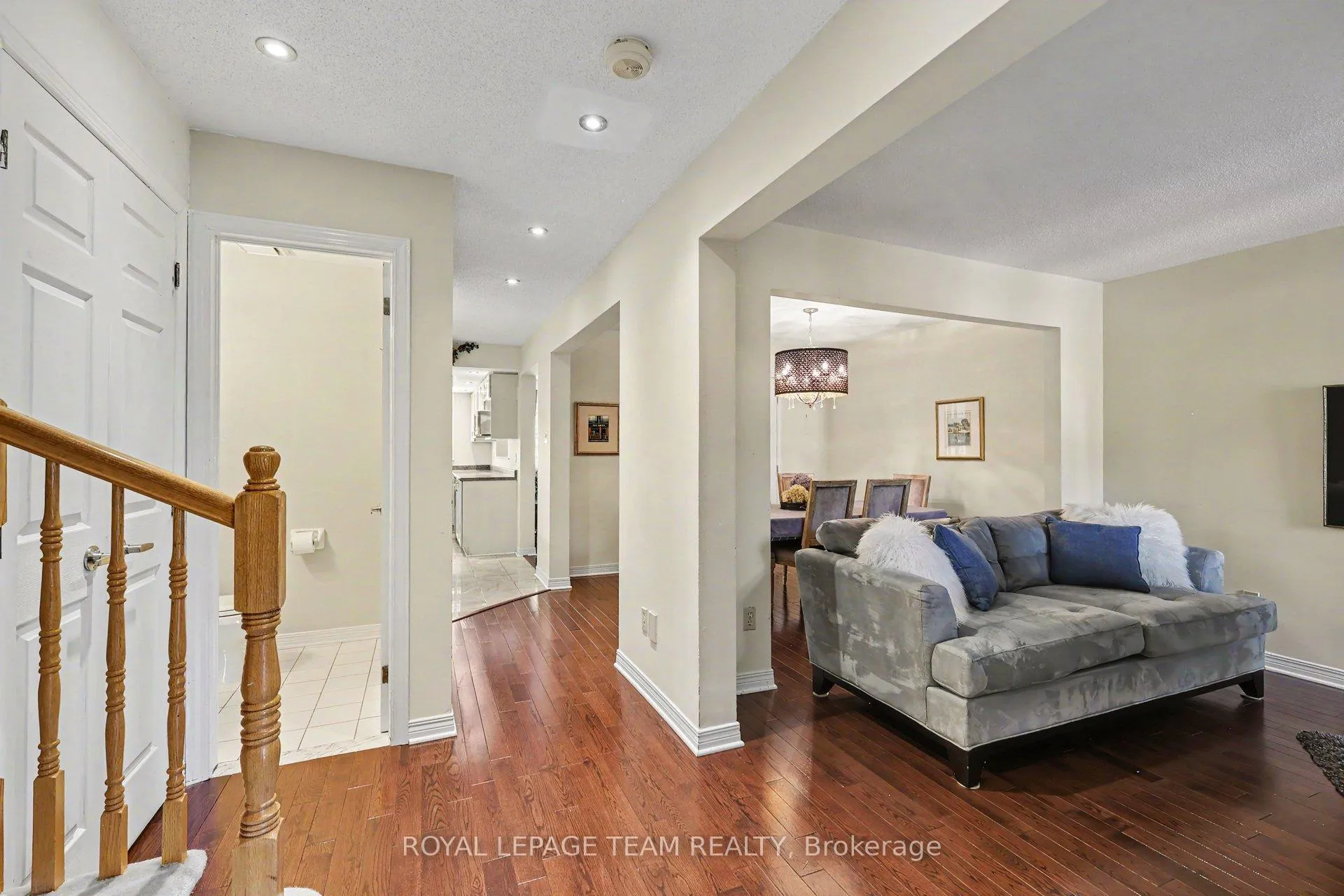 Photo 4 of 86 Winnegreen Court, Ottawa, Hunt Club Park — HOMEH