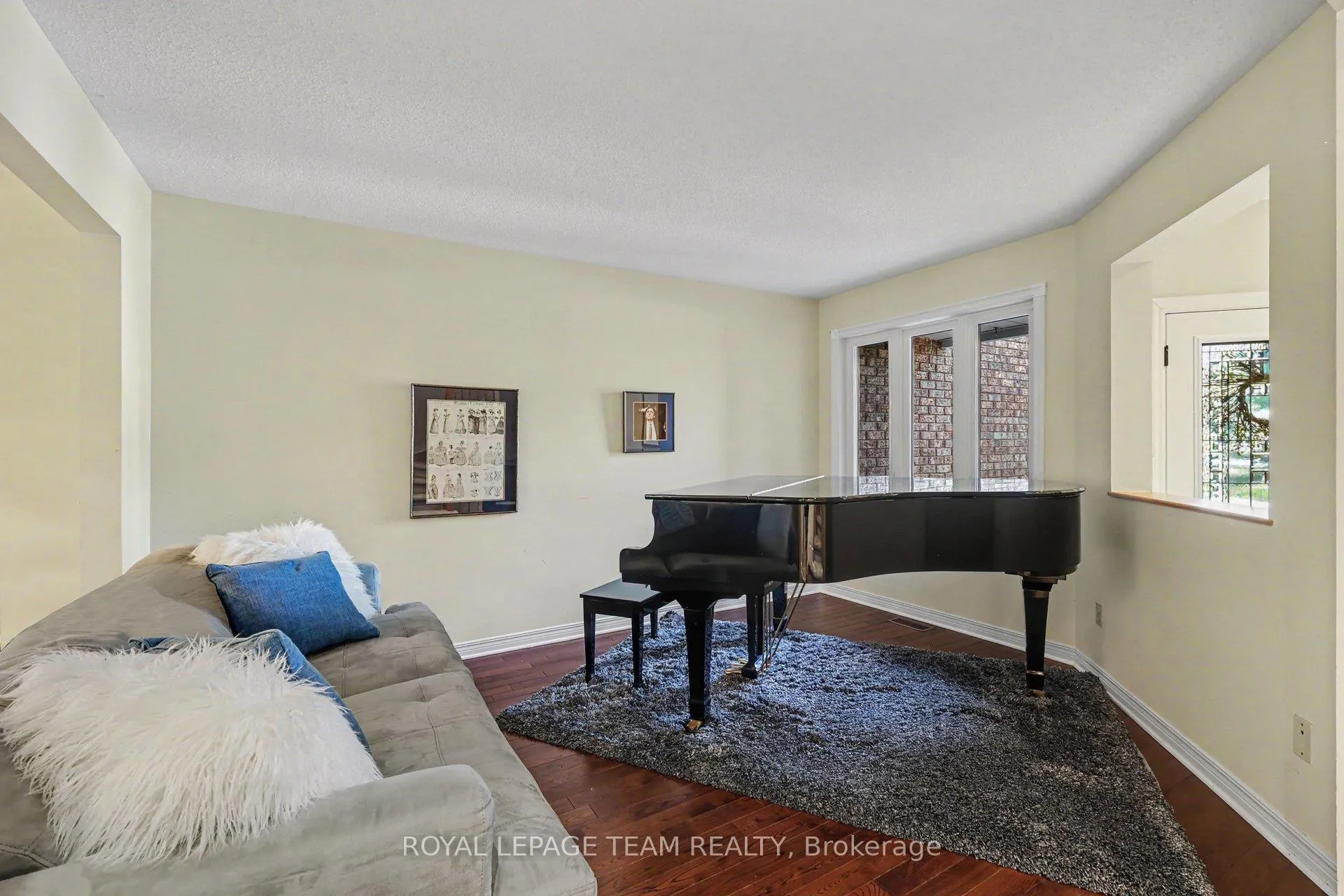 Photo 5 of 86 Winnegreen Court, Ottawa, Hunt Club Park — HOMEH