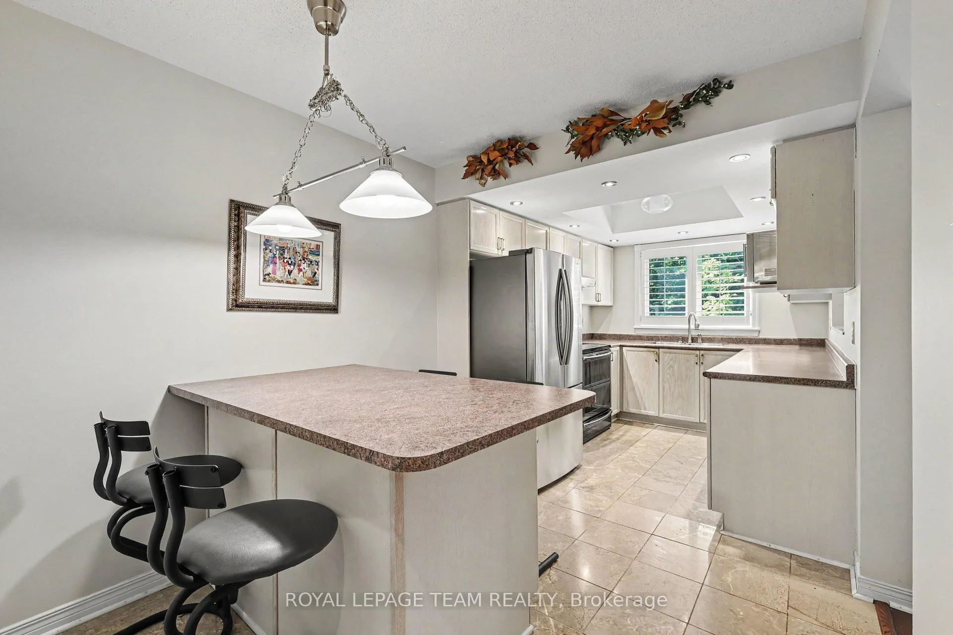 Photo 11 of 86 Winnegreen Court, Ottawa, Hunt Club Park — HOMEH