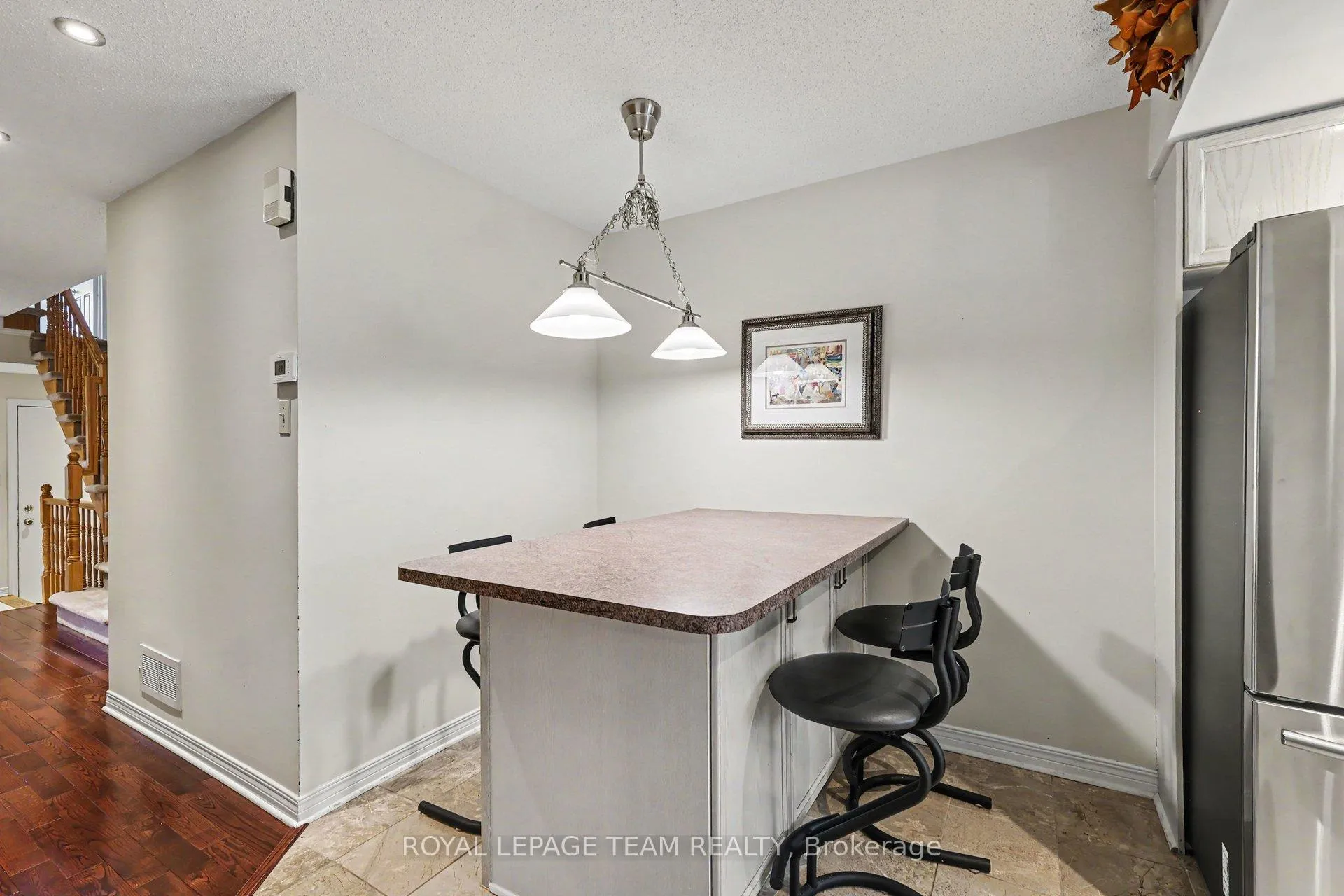 Photo 12 of 86 Winnegreen Court, Ottawa, Hunt Club Park — HOMEH