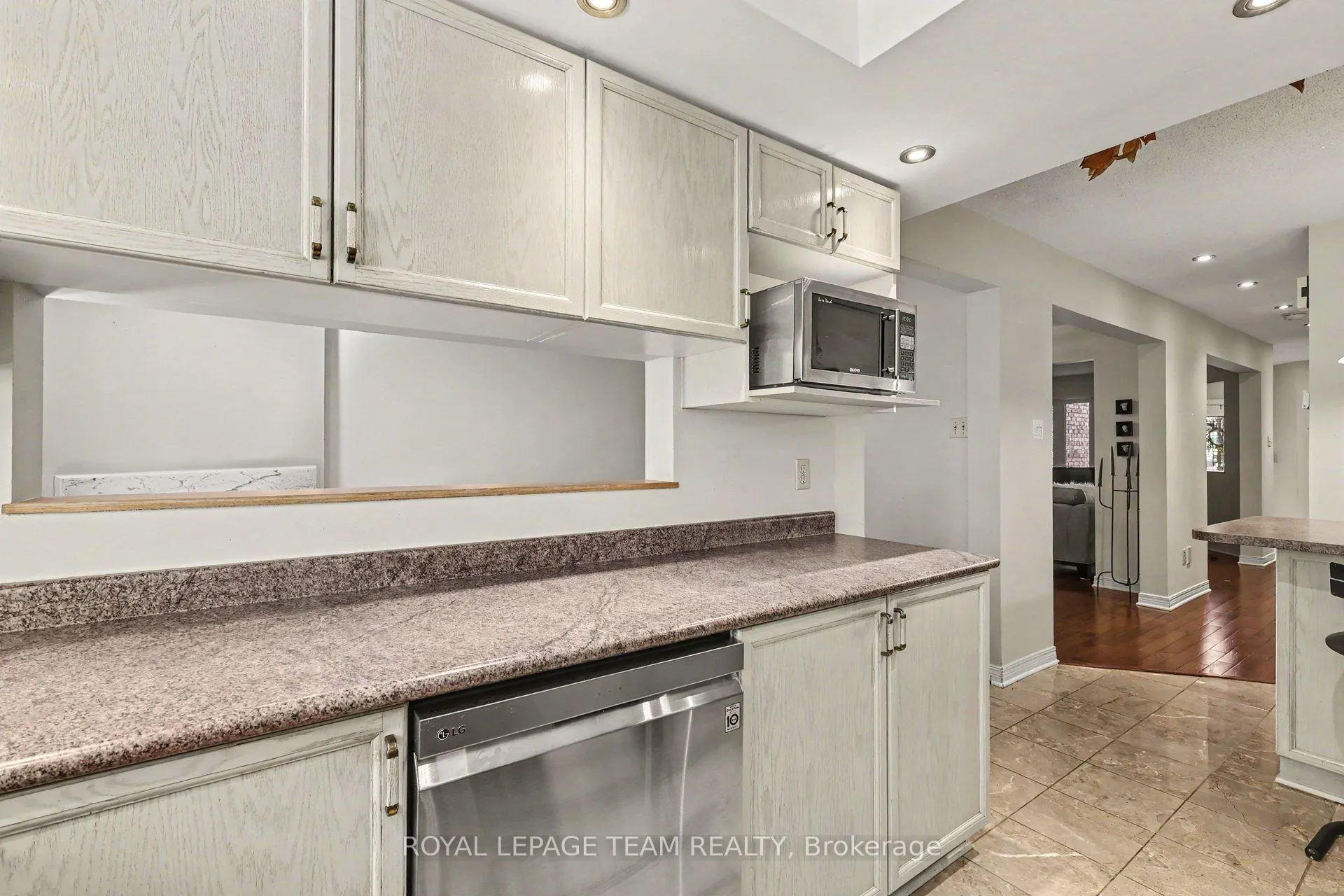 Photo 15 of 86 Winnegreen Court, Ottawa, Hunt Club Park — HOMEH