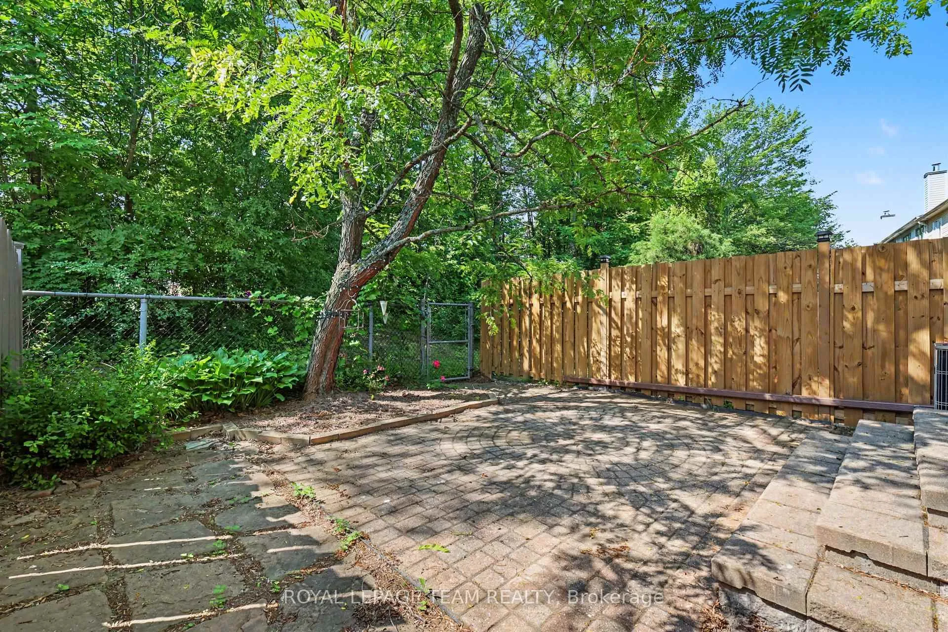 Photo 30 of 86 Winnegreen Court, Ottawa, Hunt Club Park — HOMEH
