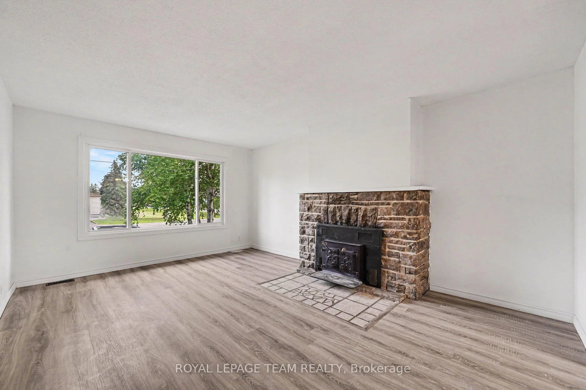 Photo 10 of 129 Christopher Hamilton Street, Ottawa, Richmond — HOMEH