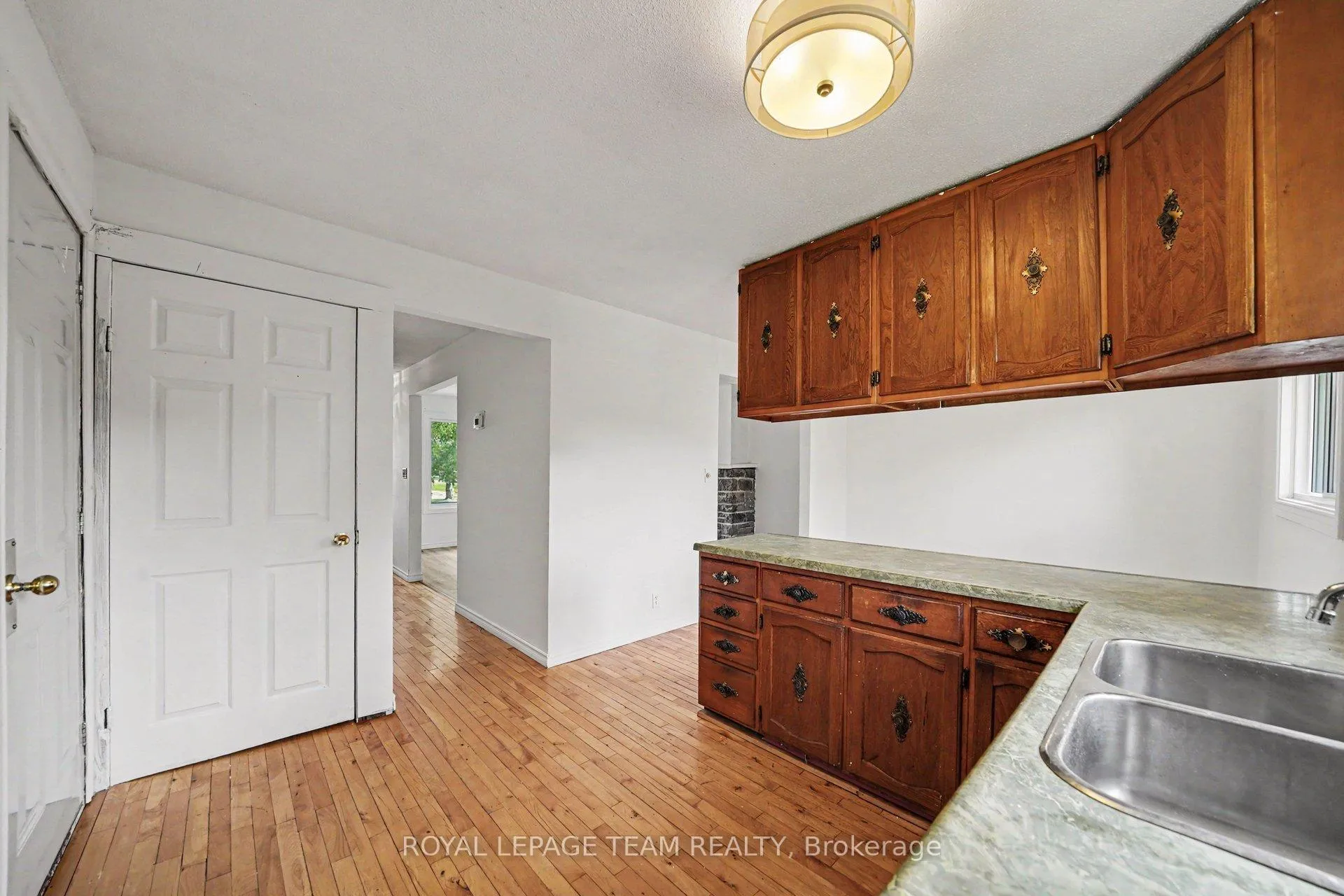 Photo 12 of 129 Christopher Hamilton Street, Ottawa, Richmond — HOMEH