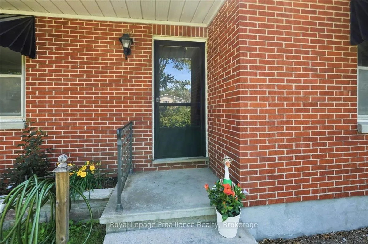 Photo 3 of 3798 Highway 37, Belleville, Thurlow Ward — HOMEH