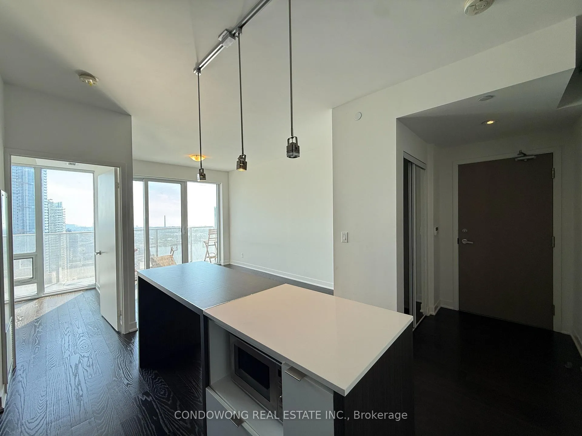 Front of Unit 6506, 88 Harbour Street