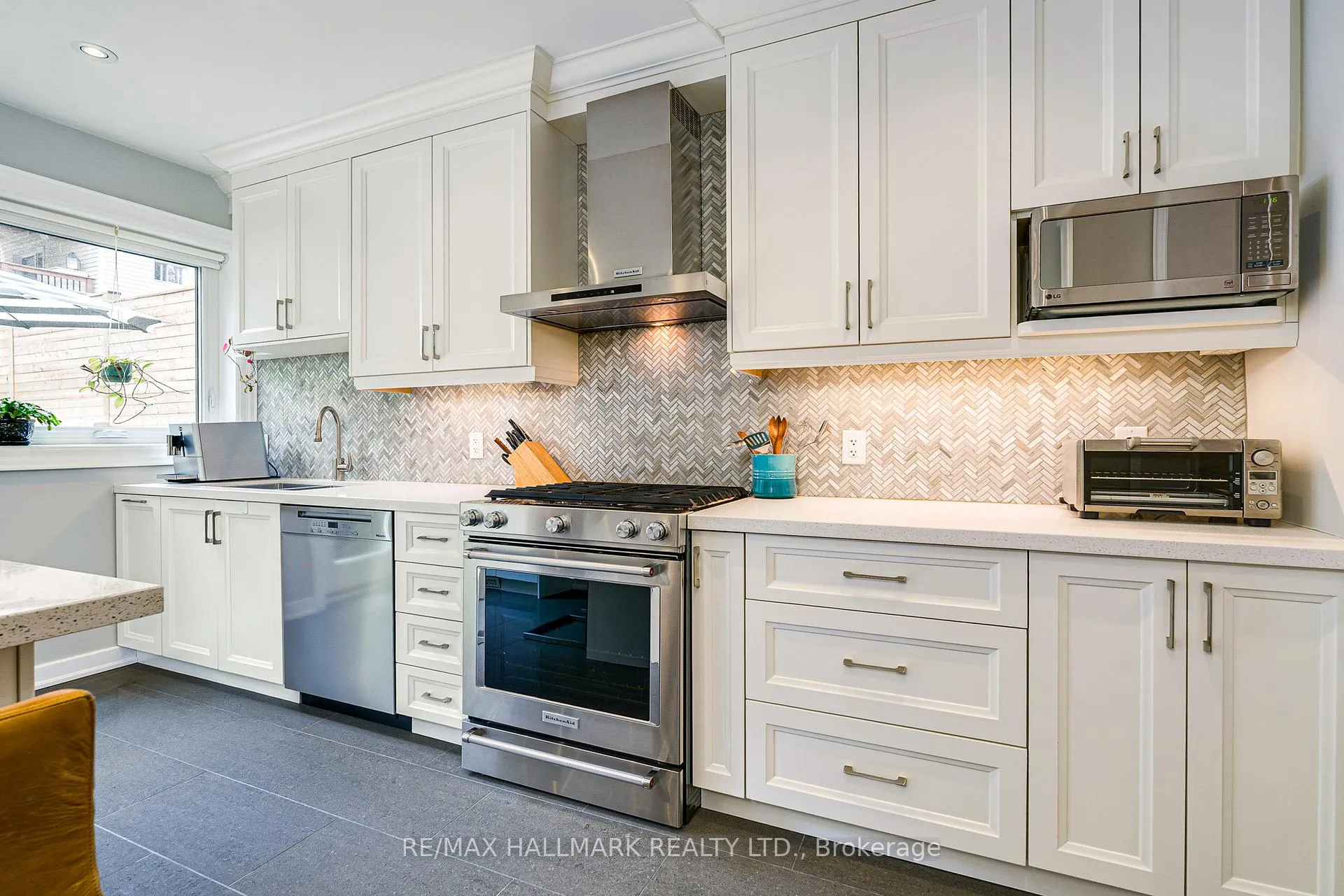 Photo 12 of 63 Hillsview Avenue, Toronto, High Park North — HOMEH