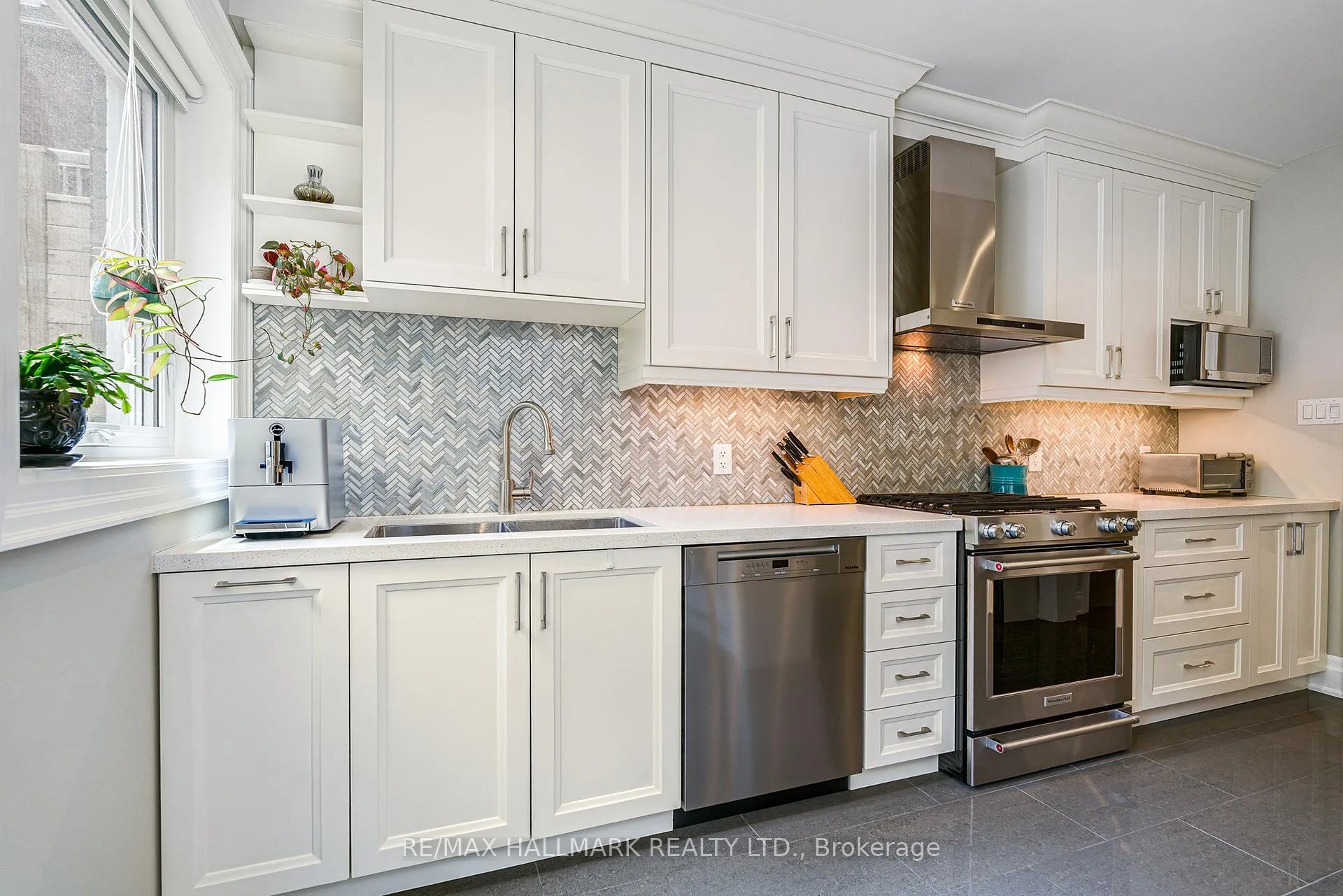 Photo 14 of 63 Hillsview Avenue, Toronto, High Park North — HOMEH