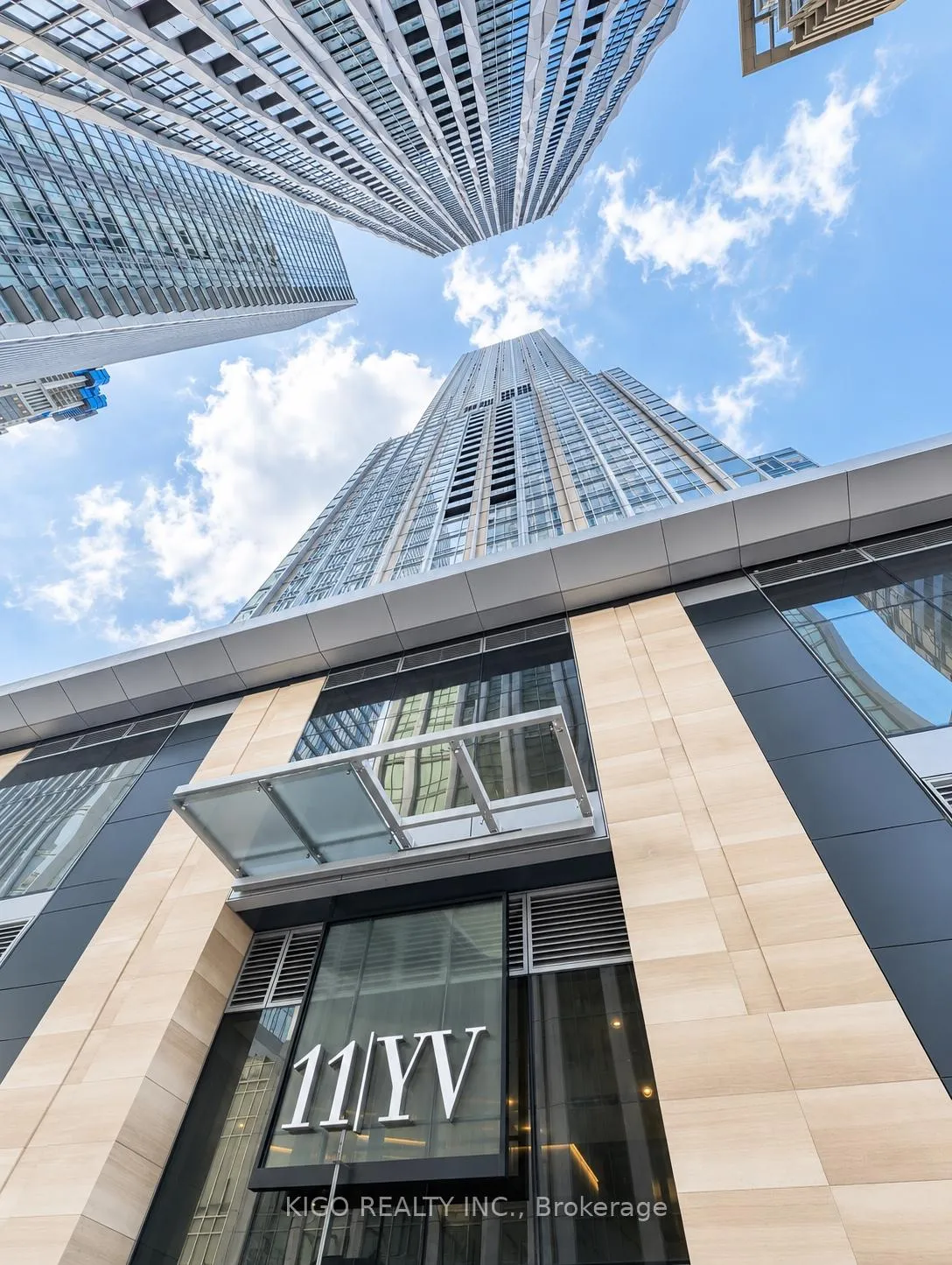 Front of Unit 1707, 11 Yorkville Avenue